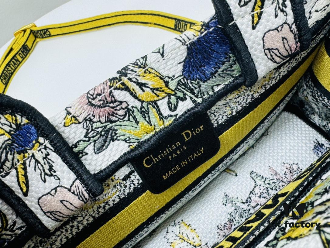 Ultra Mini Shoulder Strap DIOR Book Tote24 Spring Collection New Arrival