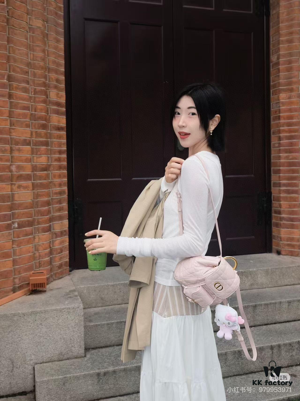 Large 310, Small Joys: Warmth and Comfort in Leisure Moments