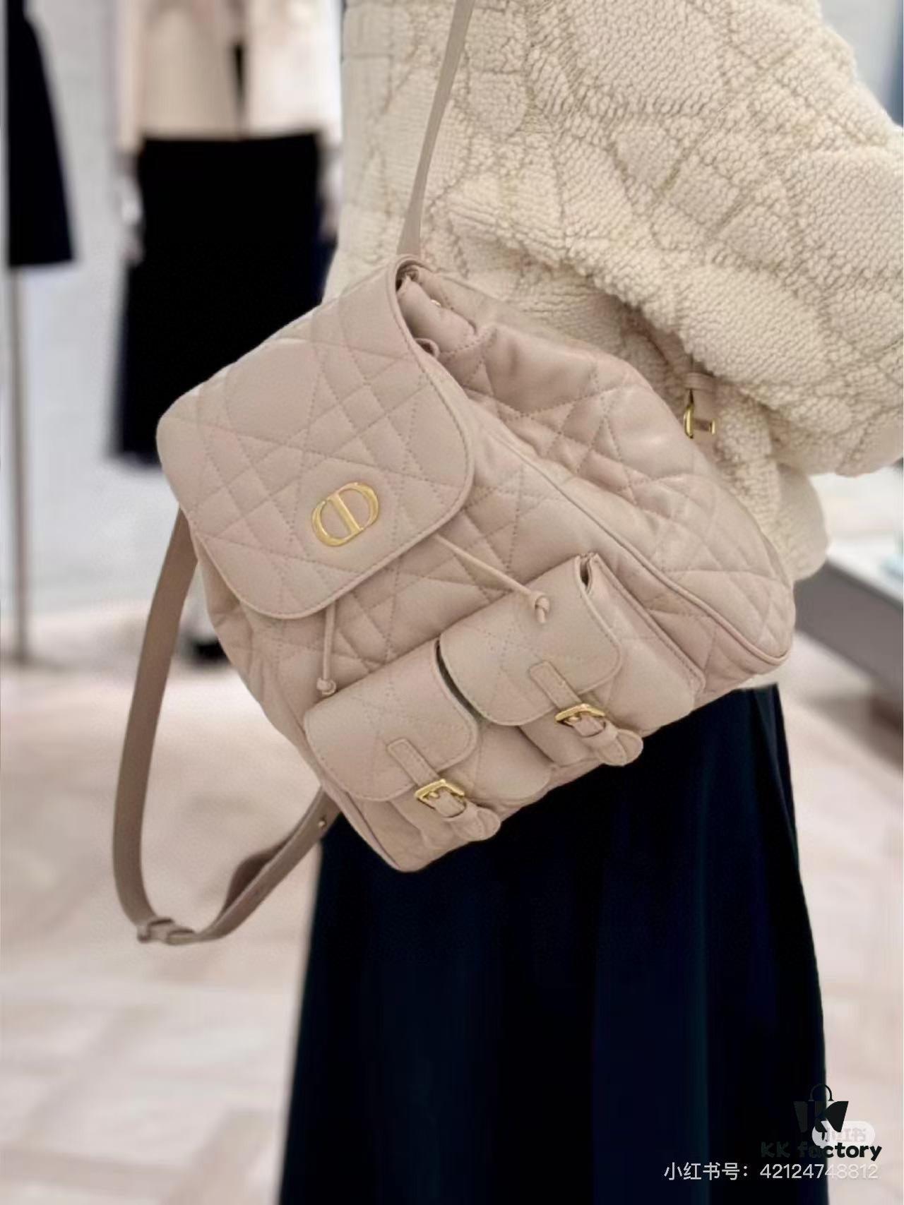 Large 310, Small Joys: Warmth and Comfort in Leisure Moments