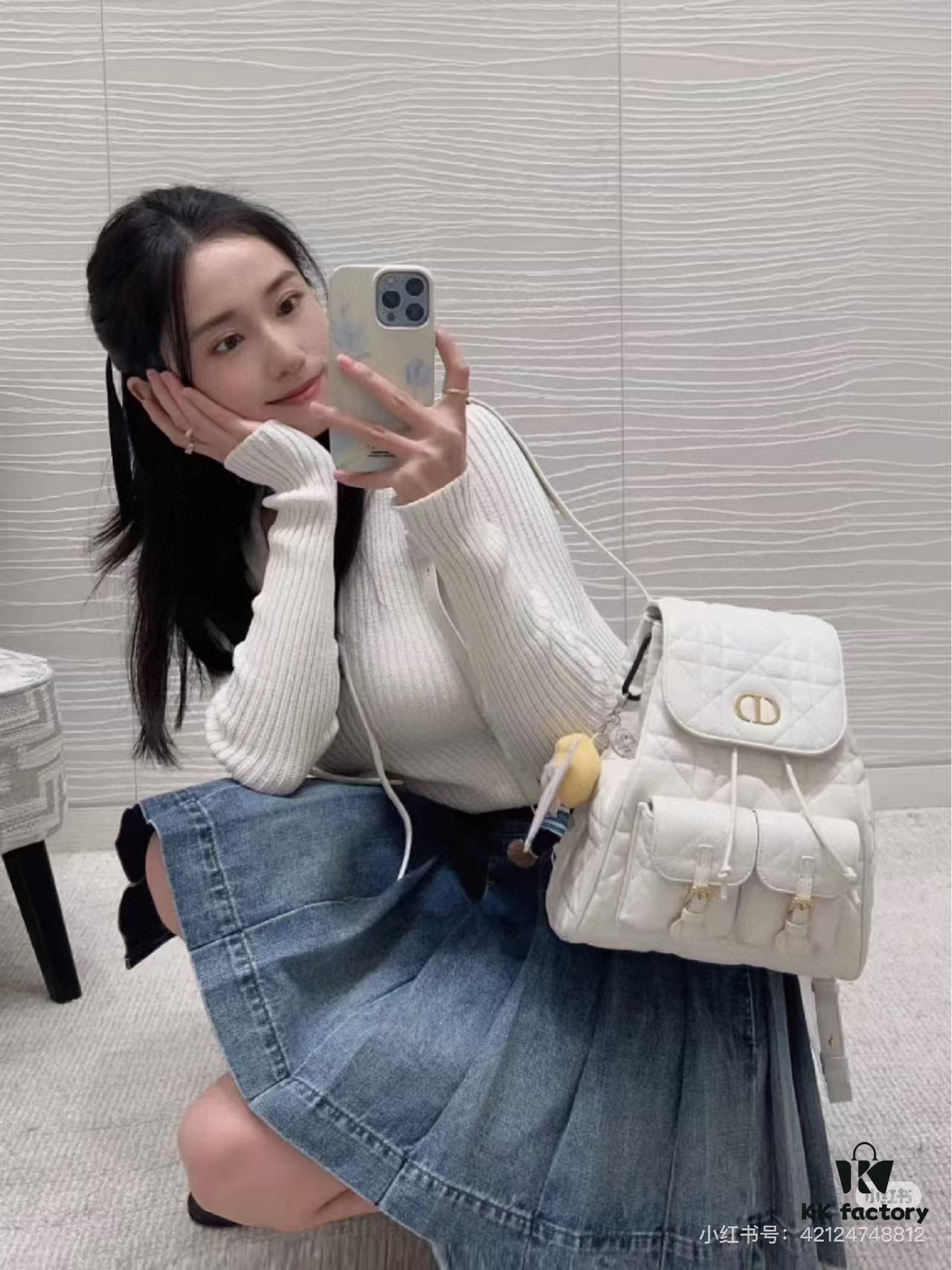 Large 310, Small Joys: Warmth and Comfort in Leisure Moments