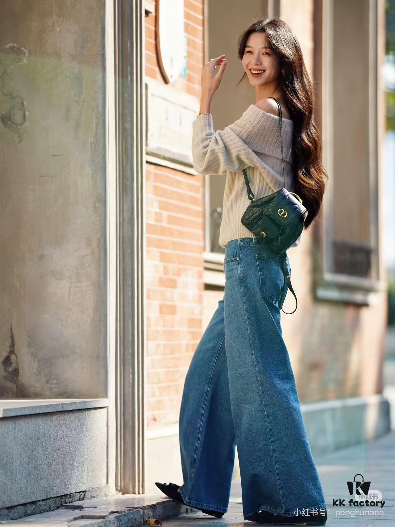 Large 310, Small Joys: Warmth and Comfort in Leisure Moments