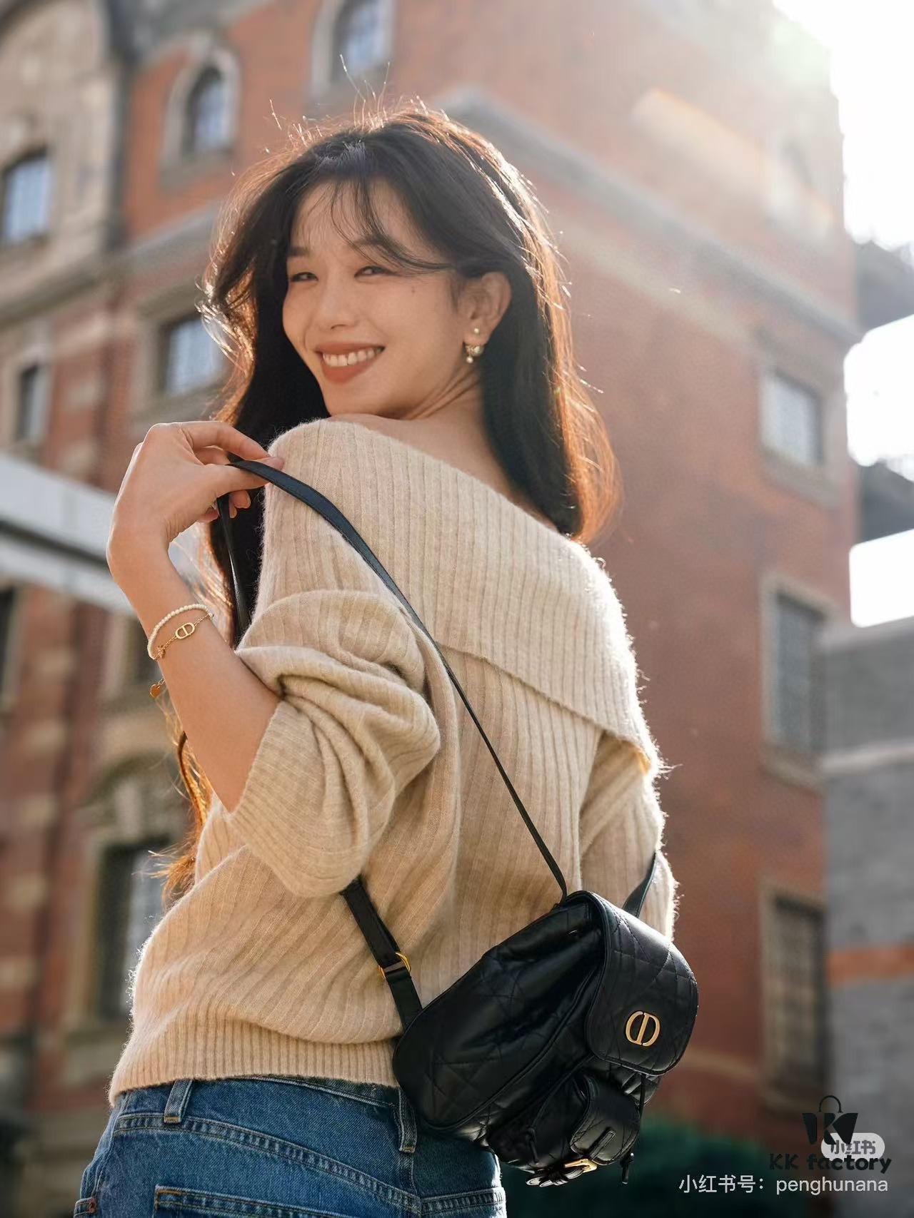 Large 310, Small Joys: Warmth and Comfort in Leisure Moments