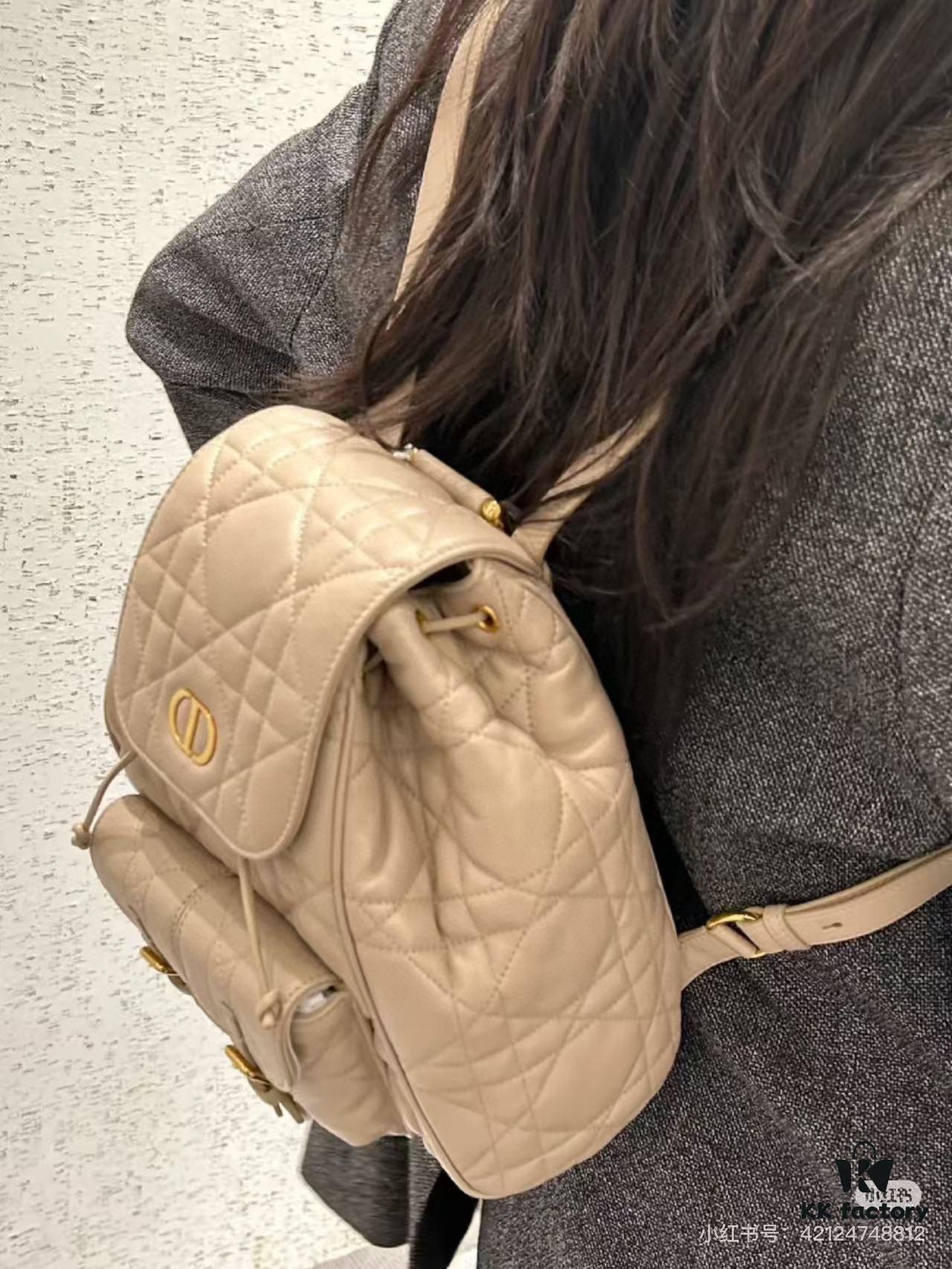 Large 310, Small Joys: Warmth and Comfort in Leisure Moments