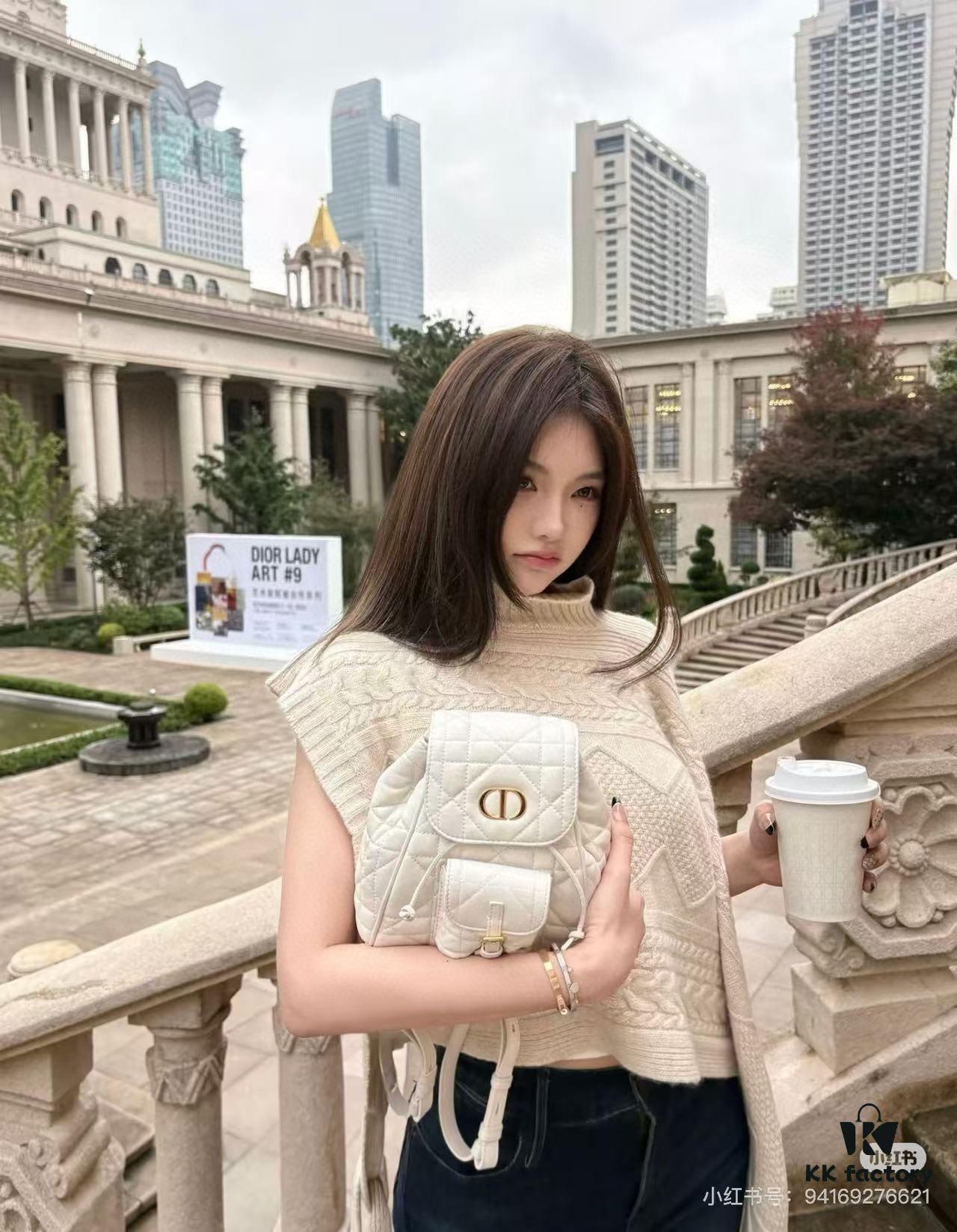 Large 310, Small Joys: Warmth and Comfort in Leisure Moments