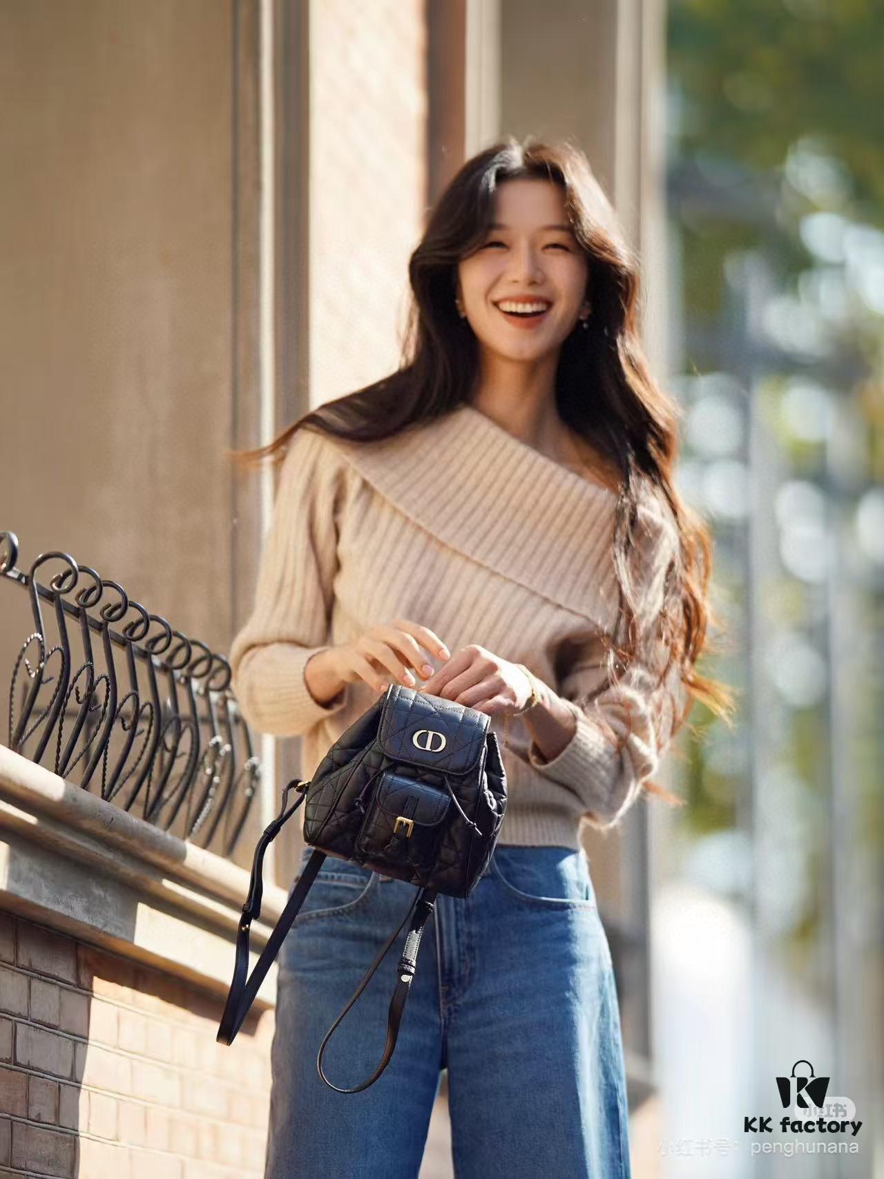 Large 310, Small Joys: Warmth and Comfort in Leisure Moments