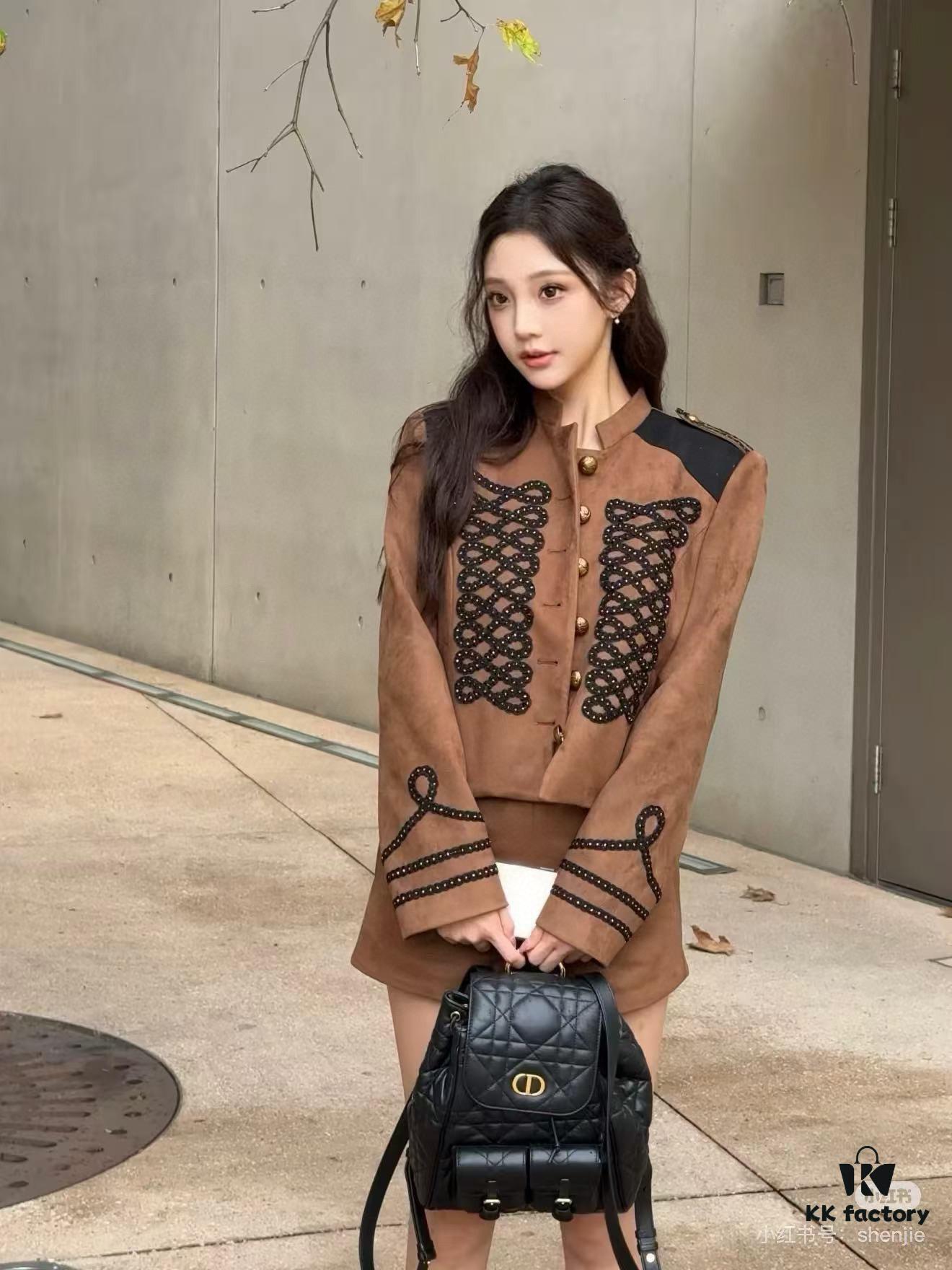 Large 310, Small Joys: Warmth and Comfort in Leisure Moments