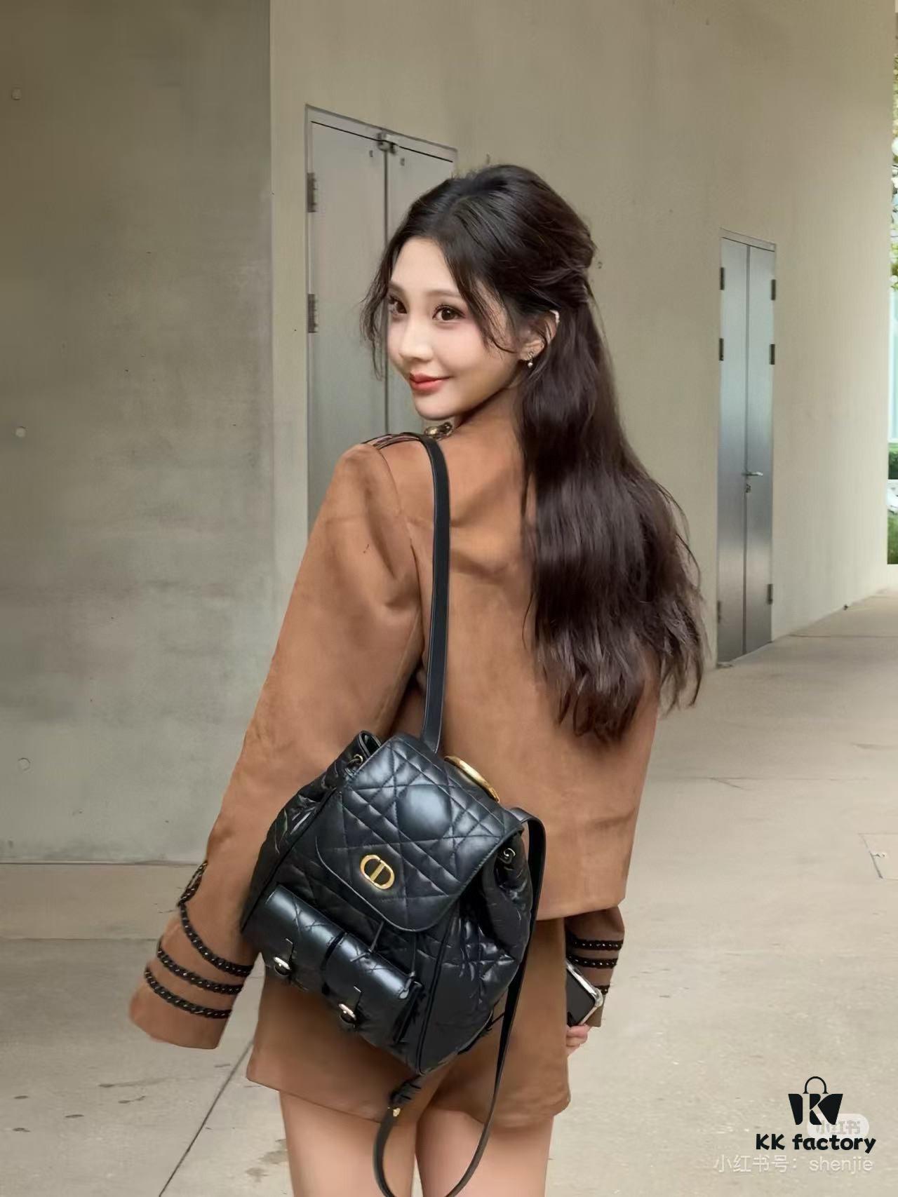 Large 310, Small Joys: Warmth and Comfort in Leisure Moments