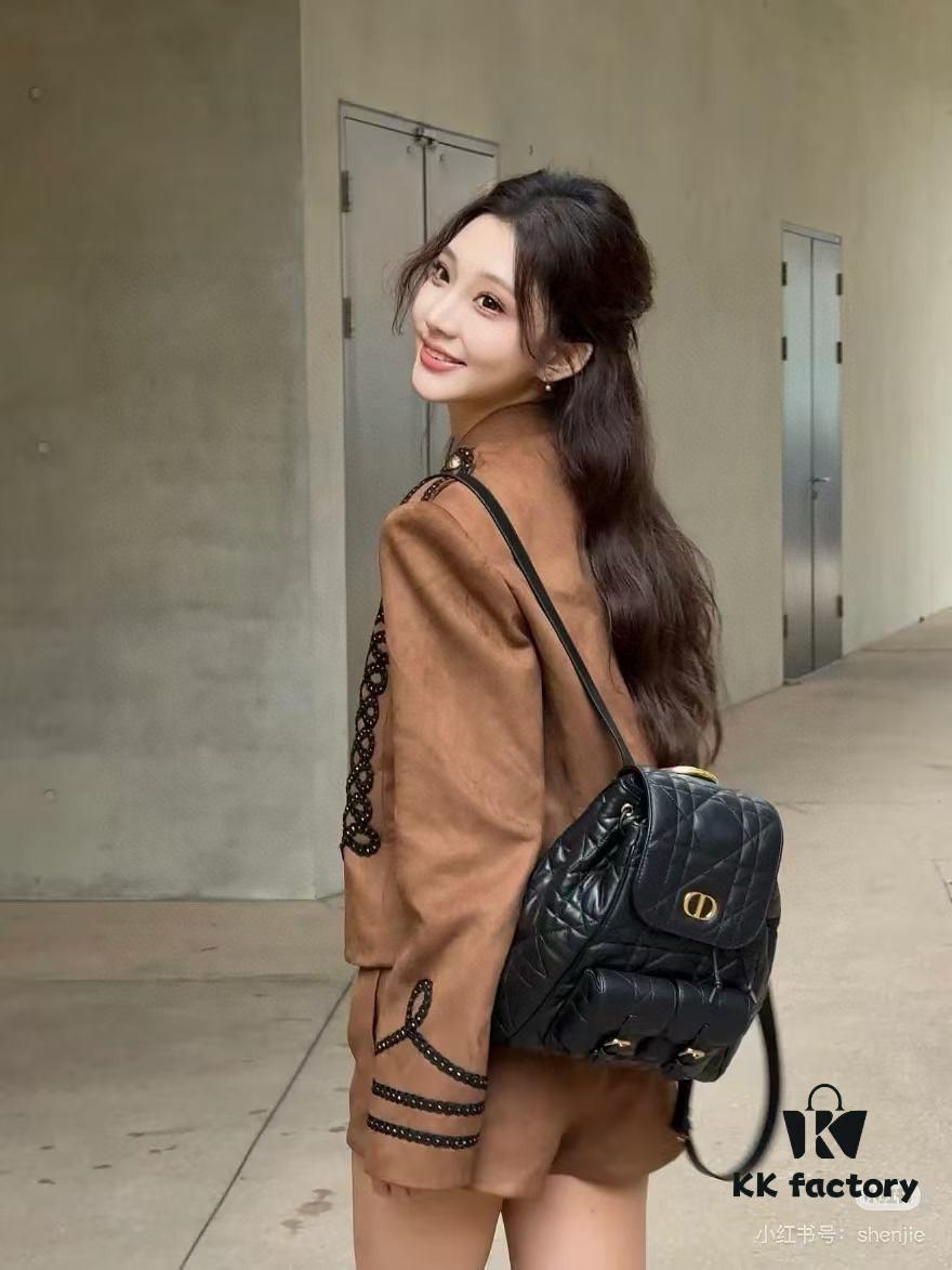 Large 310, Small Joys: Warmth and Comfort in Leisure Moments