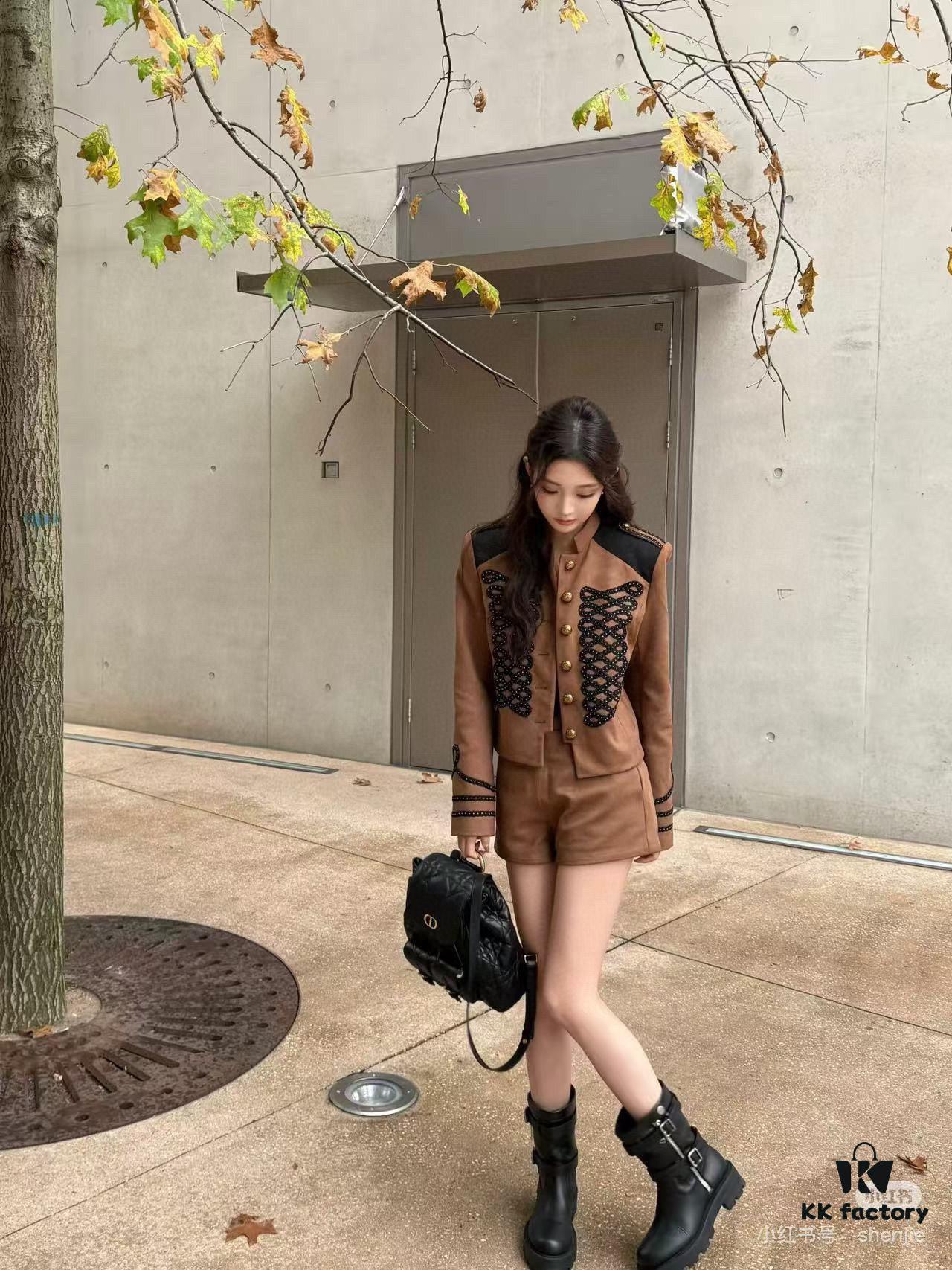 Large 310, Small Joys: Warmth and Comfort in Leisure Moments