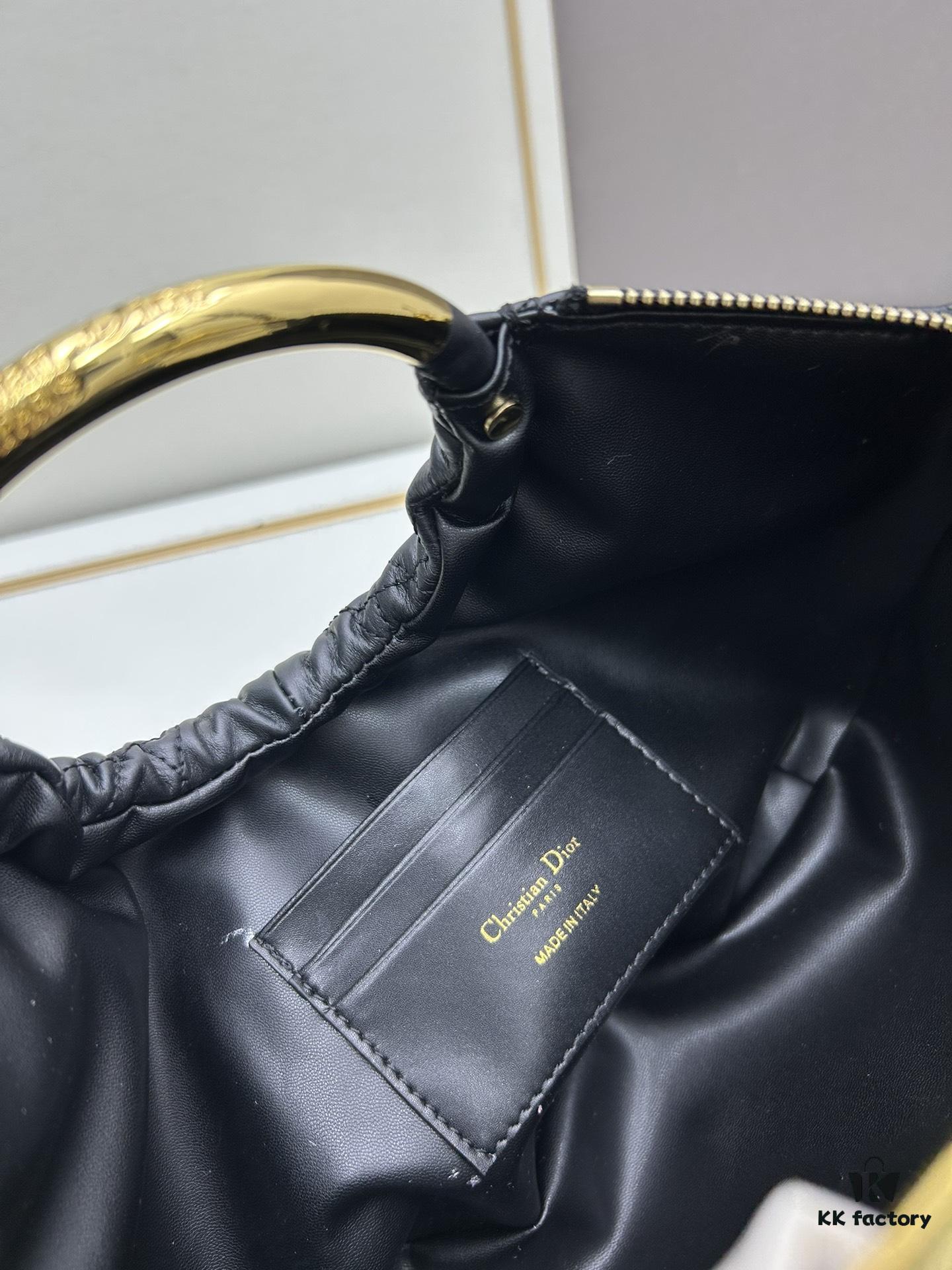 DIOR 2025 New Style Clutch Bag – A Surprisingly Stylish Vintage Design