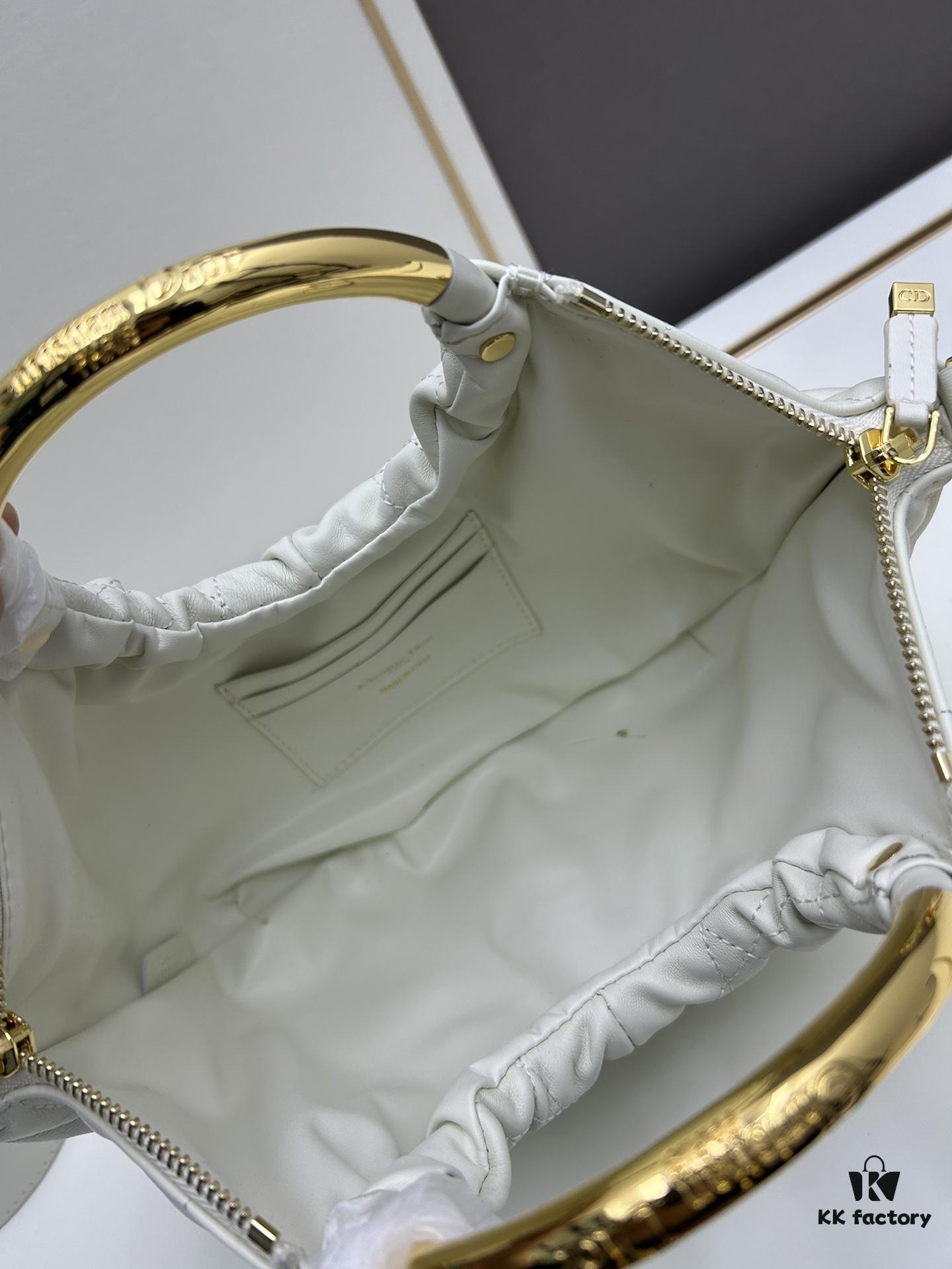 DIOR 2025 New Vintage-Style Book Tote Bag, a Surprisingly Stylish Rare Piece