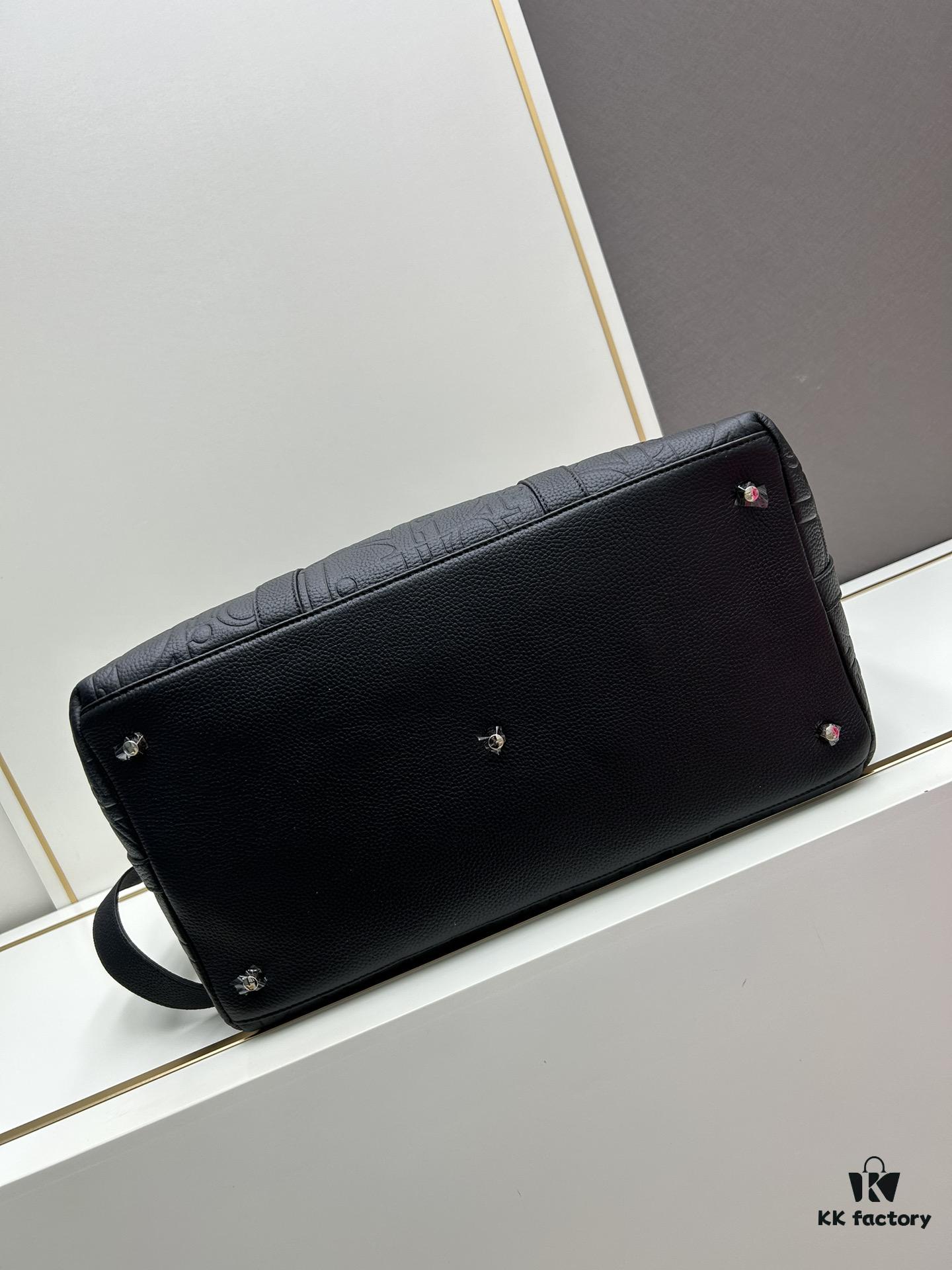 Weekender 25 Handbag in Elegant Design