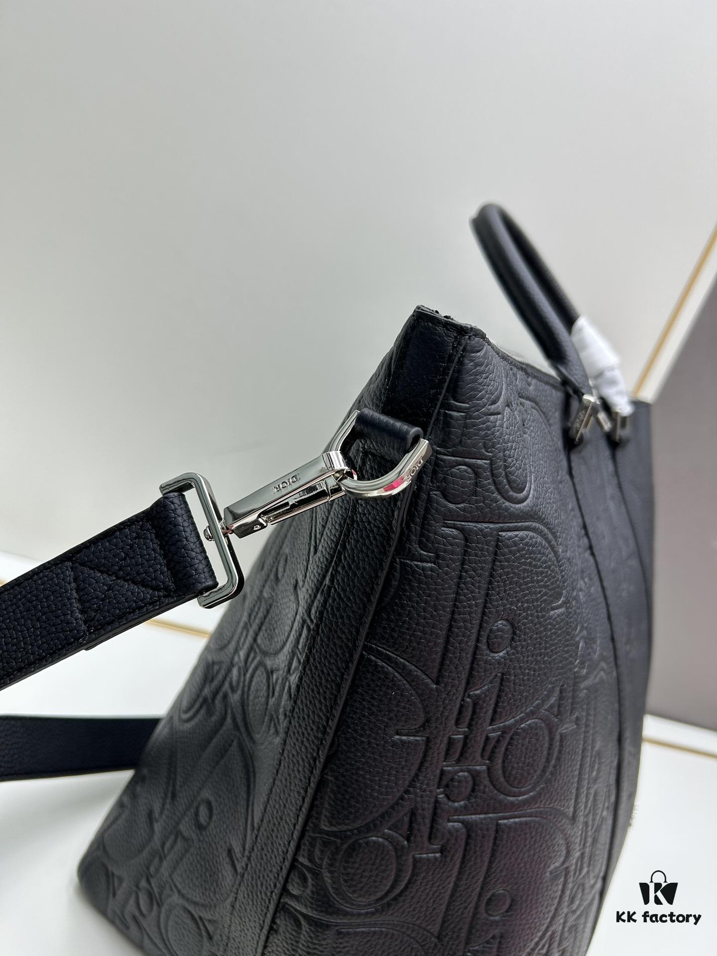 Weekender 25 Handbag in Elegant Design