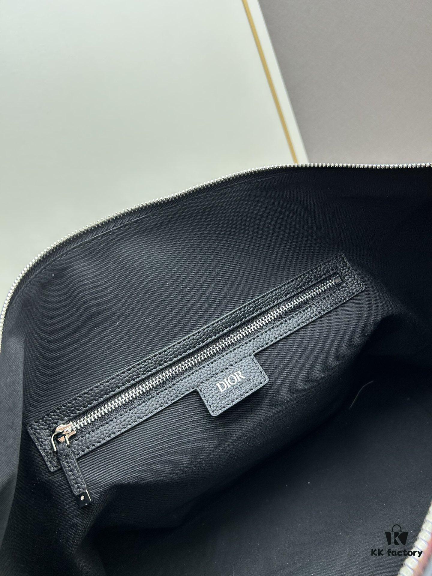 Weekender 25 Handbag in Elegant Design