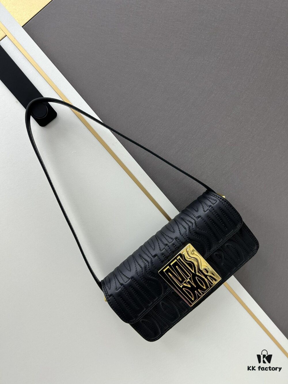 Dior Retro Box Set, Exquisitely Crafted from Black Cowhide Leather with Unique Letter Embossing