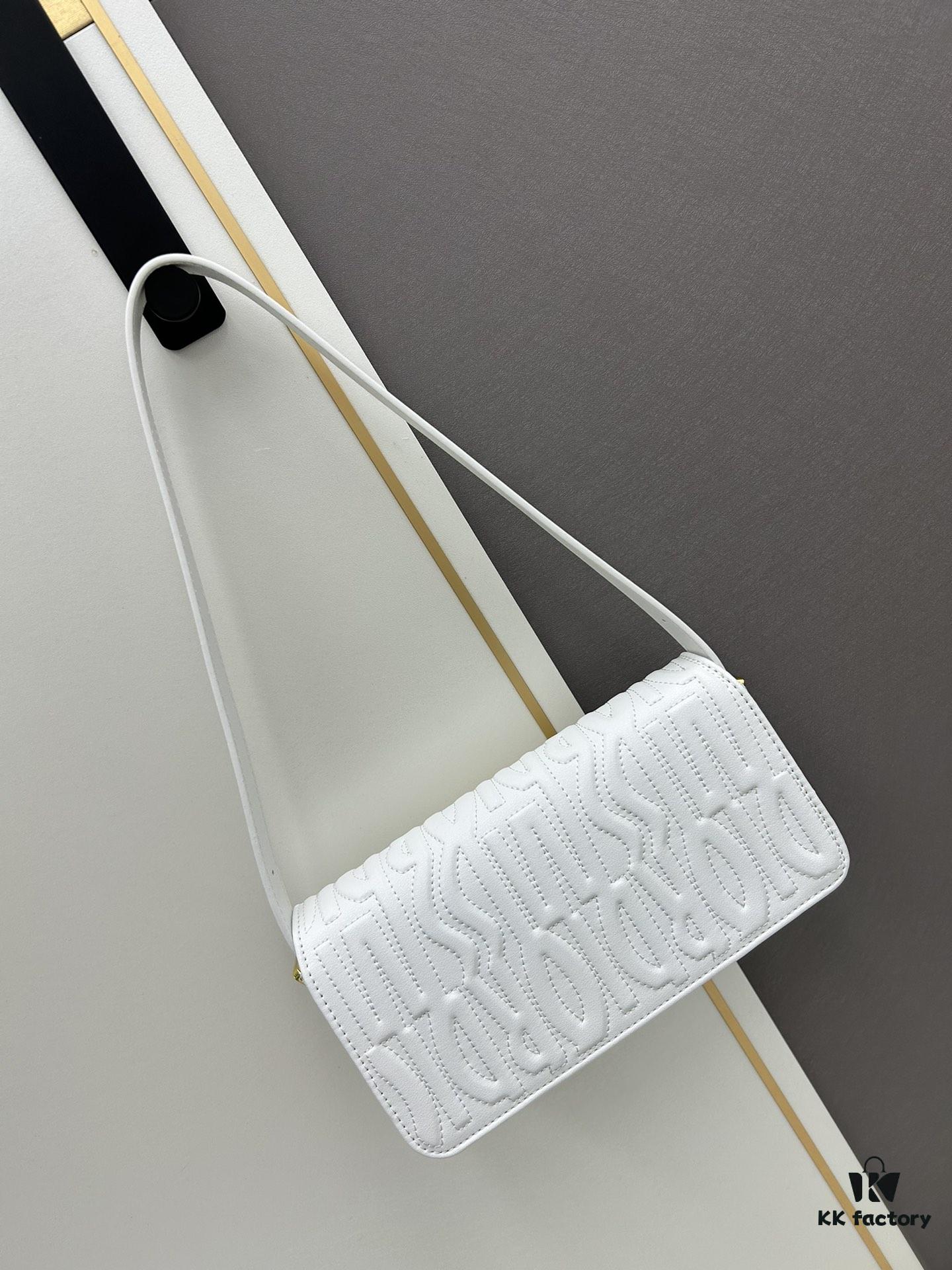 Dior Retro Box Set Made of Black Cow Leather with Unique Letter Embossing, Exquisite Craftsmanship, Spacious Compartment Design, Detachable Shoulder Strap for Handheld, Shoulder or Hand-Carry, Essential for Daily Outings