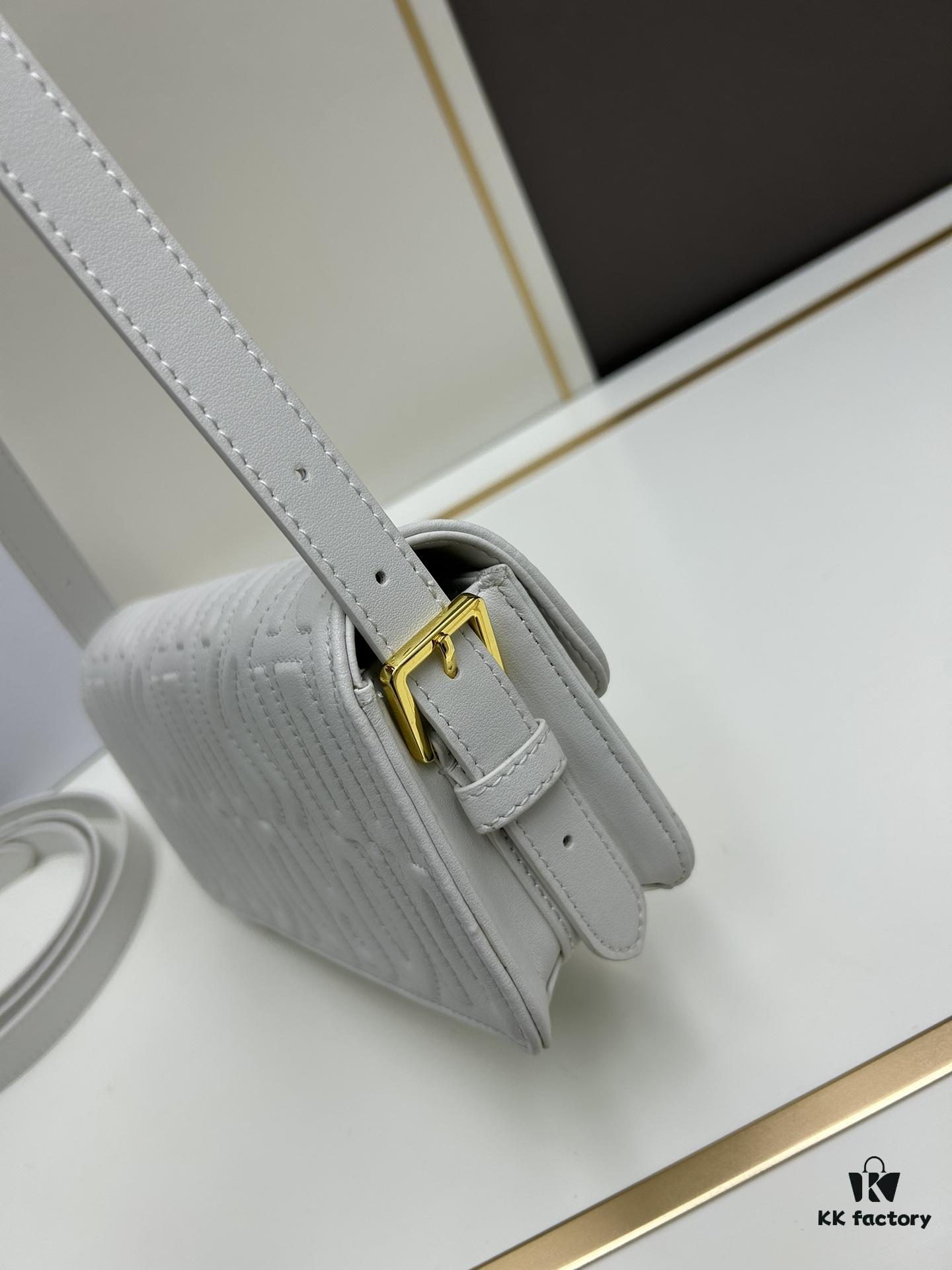 Dior Retro Box Set Made of Black Cow Leather with Unique Letter Embossing, Exquisite Craftsmanship, Spacious Compartment Design, Detachable Shoulder Strap for Handheld, Shoulder or Hand-Carry, Essential for Daily Outings