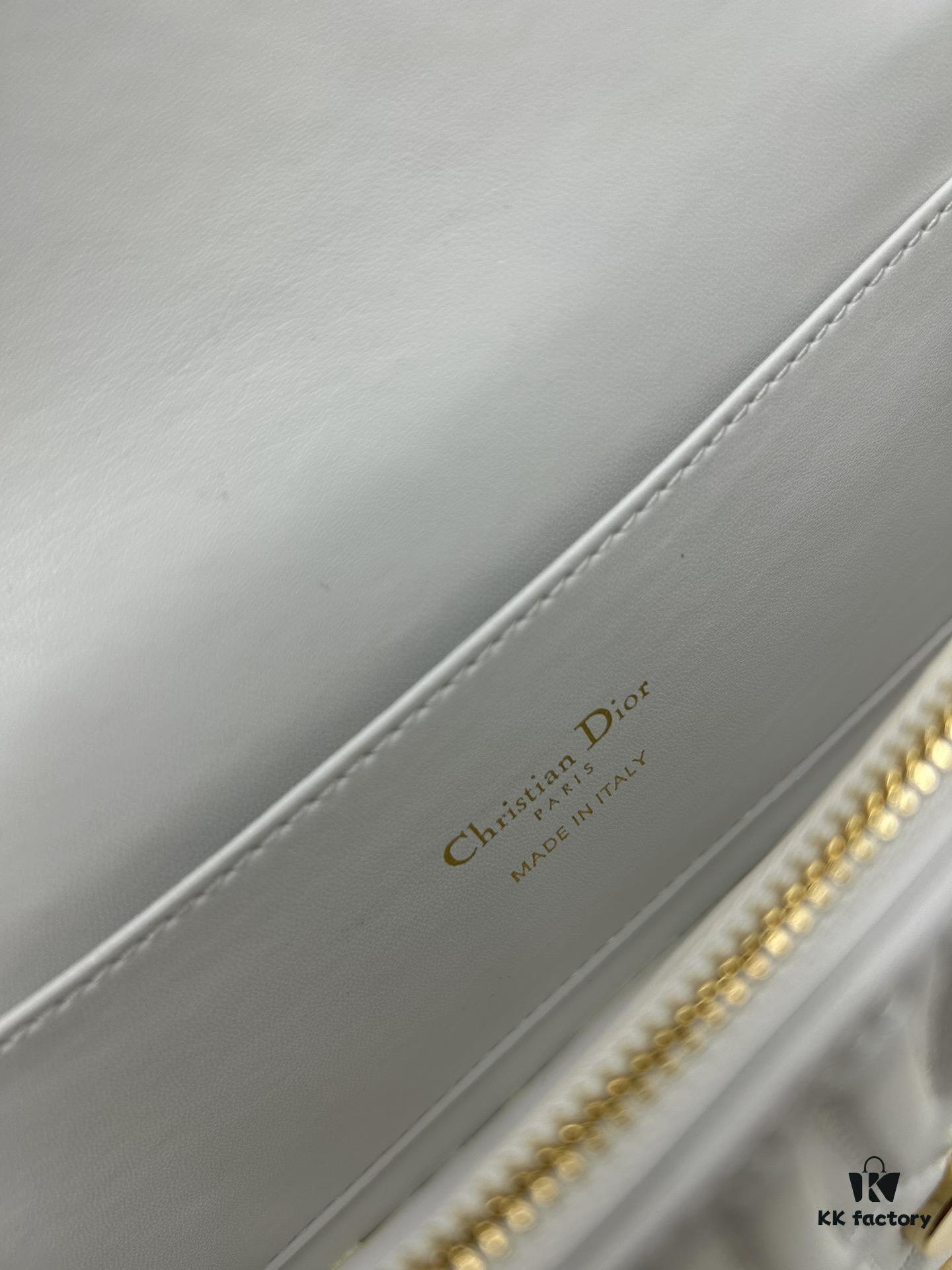 Dior Retro Box Set Made of Black Cow Leather with Unique Letter Embossing, Exquisite Craftsmanship, Spacious Compartment Design, Detachable Shoulder Strap for Handheld, Shoulder or Hand-Carry, Essential for Daily Outings