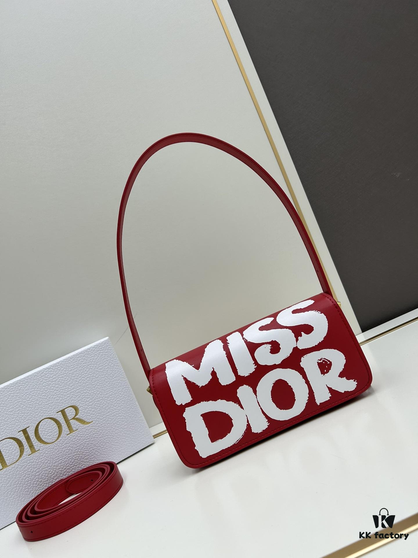 Dior Retro Style Box Set, Crafted from Cow Leather with Unique Letter Embossing, Spacious Compartment Design, Detachable Shoulder Strap for Handheld, Shoulder or Hand-Carry, Perfect for Daily Use