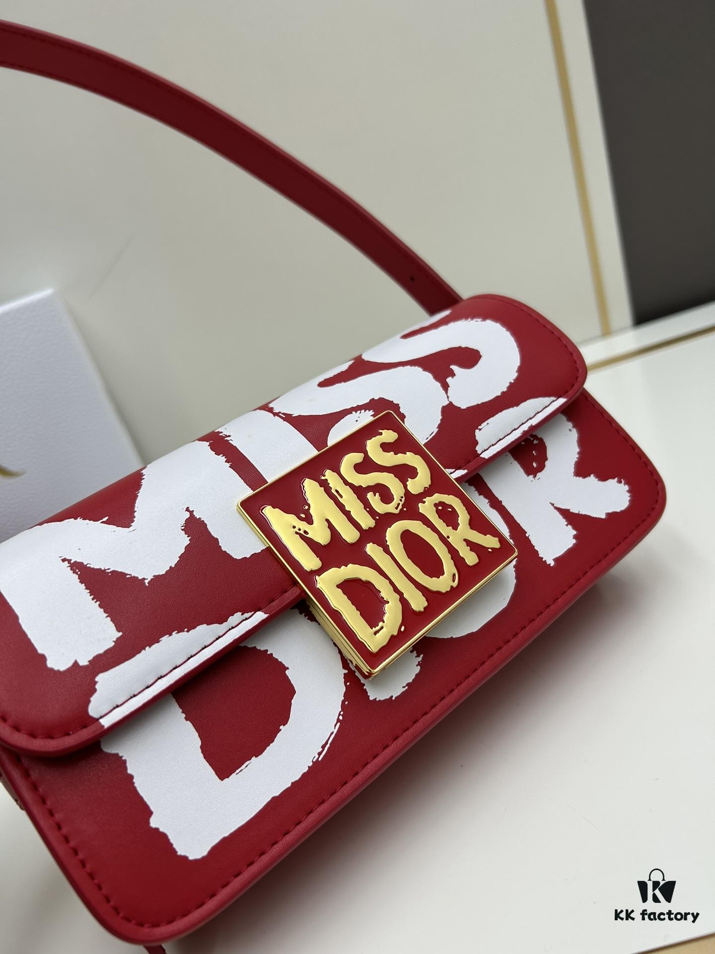 Dior Retro Style Box Set, Crafted from Cow Leather with Unique Letter Embossing, Spacious Compartment Design, Detachable Shoulder Strap for Handheld, Shoulder or Hand-Carry, Perfect for Daily Use