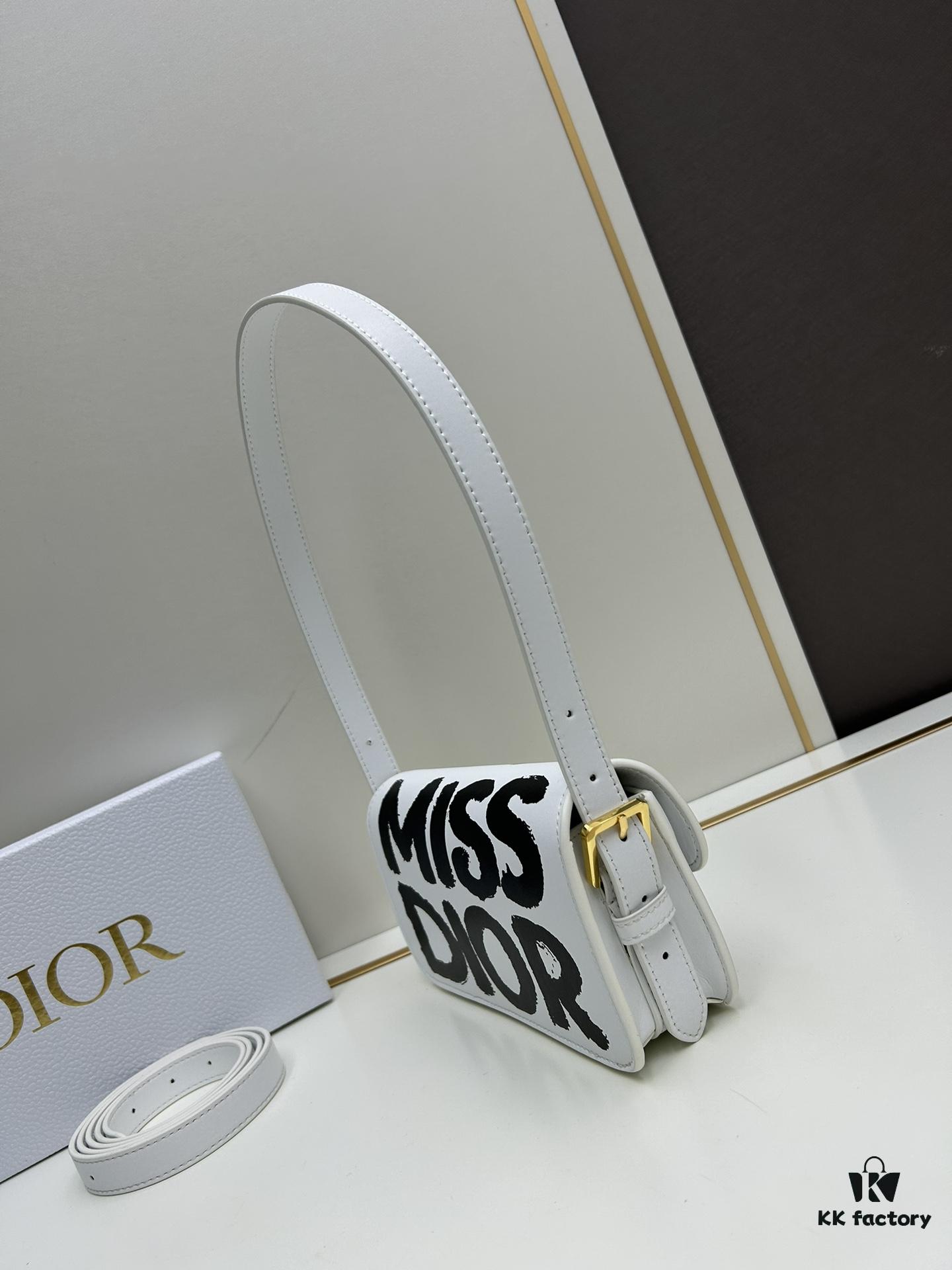 Dior Retro Style Box Set, Crafted from Cow Leather with Unique Letter Embossing, Spacious Compartment Design, Detachable Shoulder Strap for Handheld, Shoulder or Hand-Carry, Perfect for Daily Use