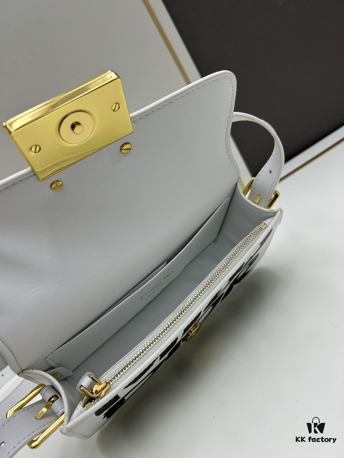 Dior Retro Style Box Set, Crafted from Cow Leather with Unique Letter Embossing, Spacious Compartment Design, Detachable Shoulder Strap for Handheld, Shoulder or Hand-Carry, Perfect for Daily Use