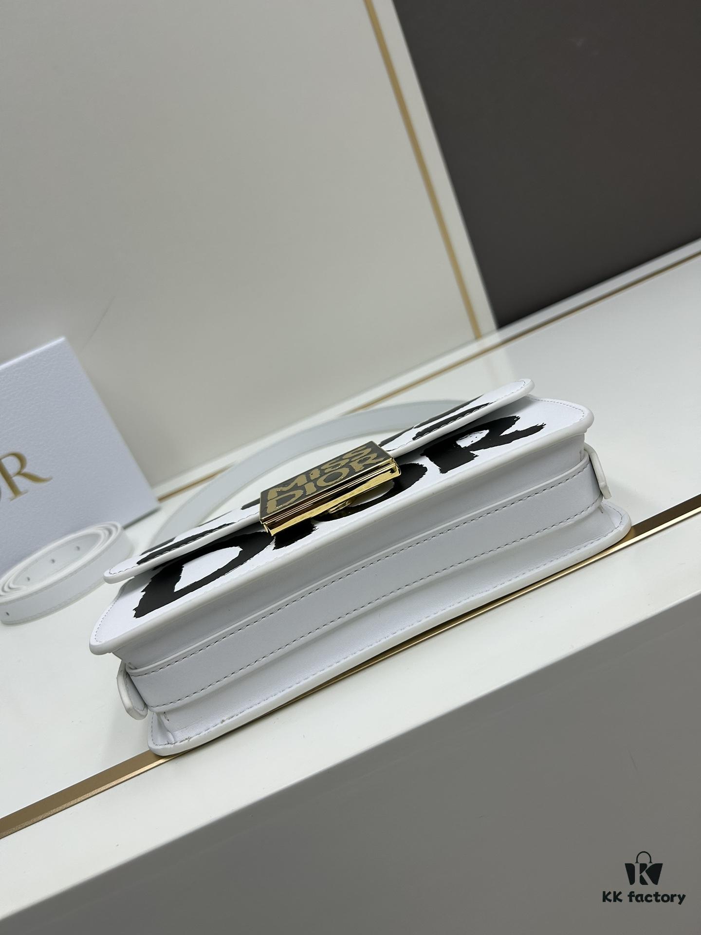 Dior Retro Style Box Set, Crafted from Cow Leather with Unique Letter Embossing, Spacious Compartment Design, Detachable Shoulder Strap for Handheld, Shoulder or Hand-Carry, Perfect for Daily Use