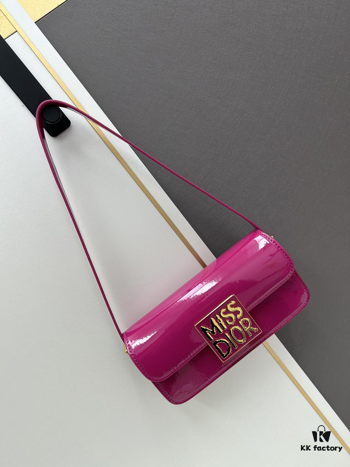 Dior Retro Box Set, Crafted with Cowhide Leather, Unique Letter Embossing, Iconic Logo, Exquisite Craftsmanship, Spacious Compartment Design, Detachable Shoulder Strap for Handheld, Shoulder or Hand Carry – An Essential for Daily Outings