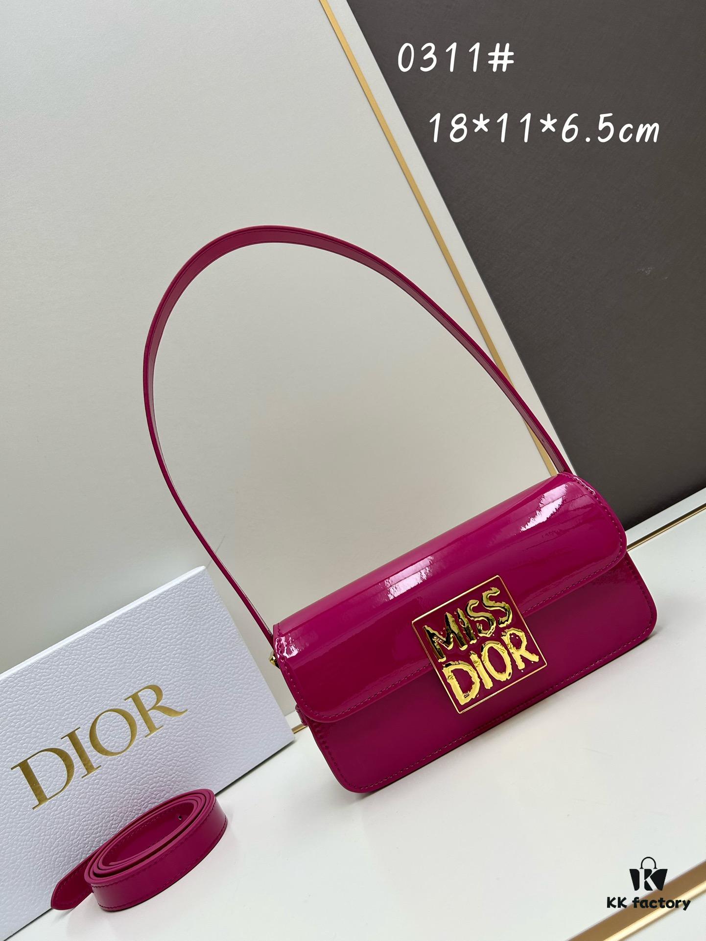 Dior Retro Box Set, Crafted with Cowhide Leather, Unique Letter Embossing, Iconic Logo, Exquisite Craftsmanship, Spacious Compartment Design, Detachable Shoulder Strap for Handheld, Shoulder or Hand Carry – An Essential for Daily Outings