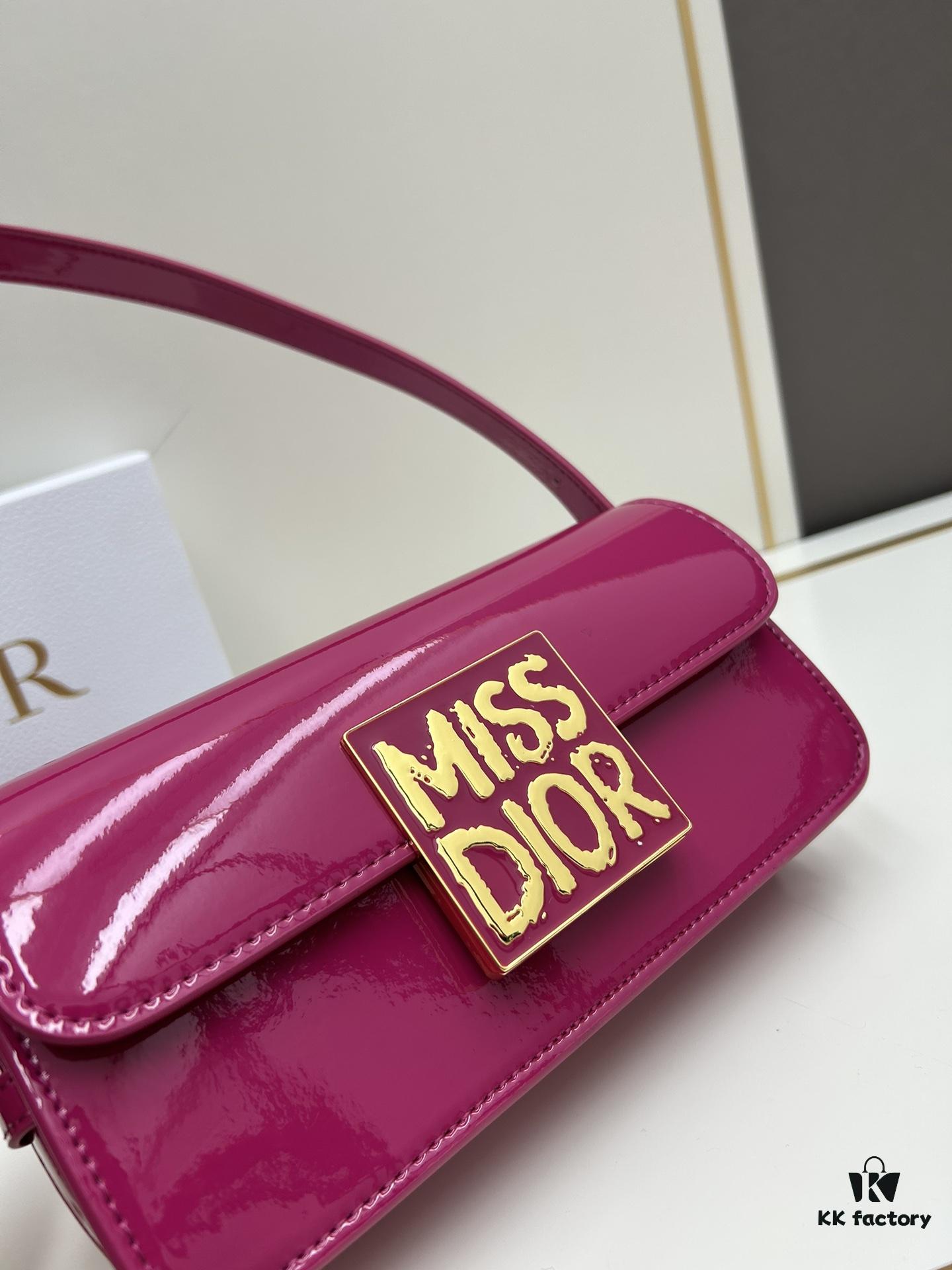 Dior Retro Box Set, Crafted with Cowhide Leather, Unique Letter Embossing, Iconic Logo, Exquisite Craftsmanship, Spacious Compartment Design, Detachable Shoulder Strap for Handheld, Shoulder or Hand Carry – An Essential for Daily Outings