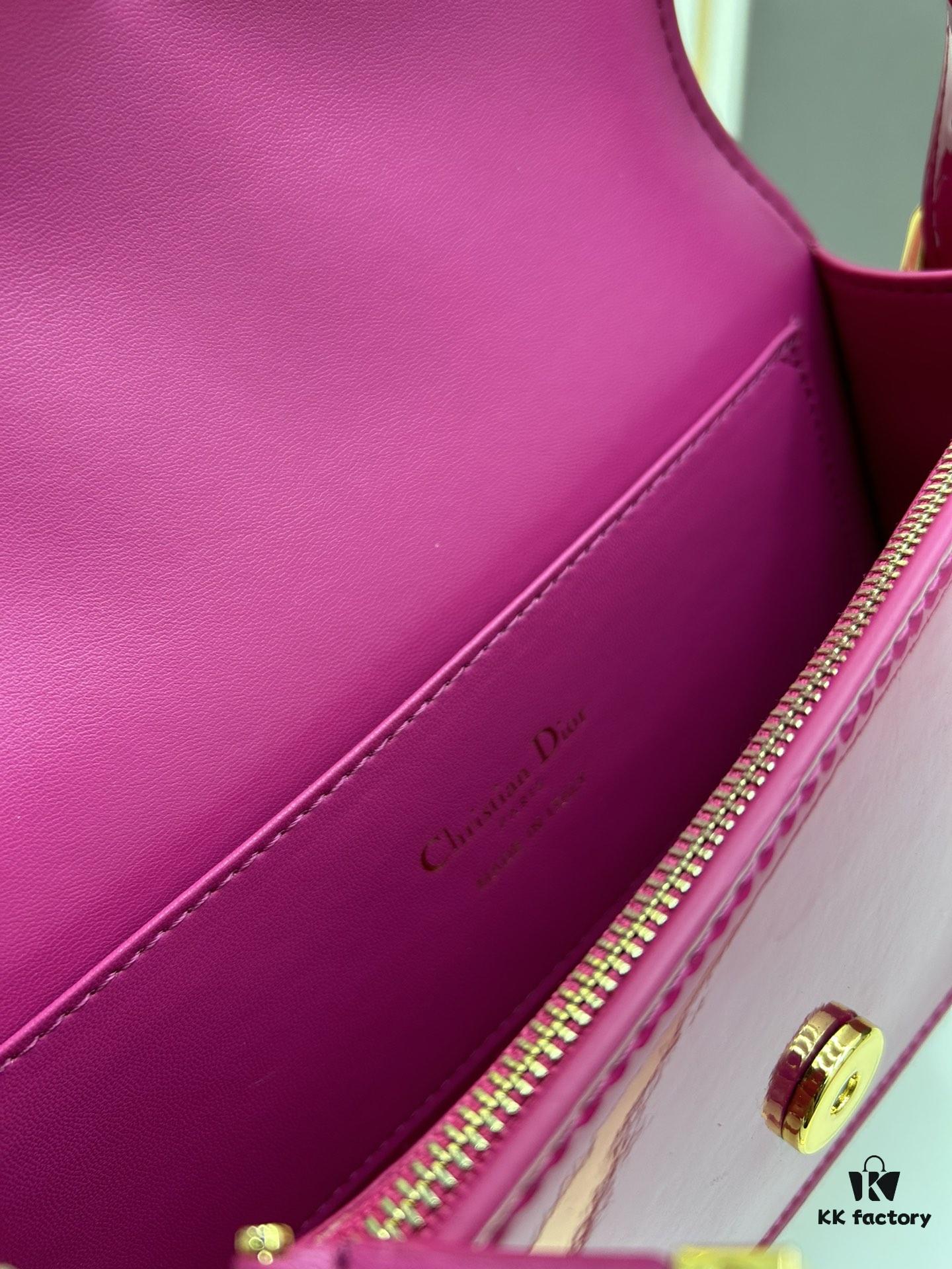 Dior Retro Box Set, Crafted with Cowhide Leather, Unique Letter Embossing, Iconic Logo, Exquisite Craftsmanship, Spacious Compartment Design, Detachable Shoulder Strap for Handheld, Shoulder or Hand Carry – An Essential for Daily Outings