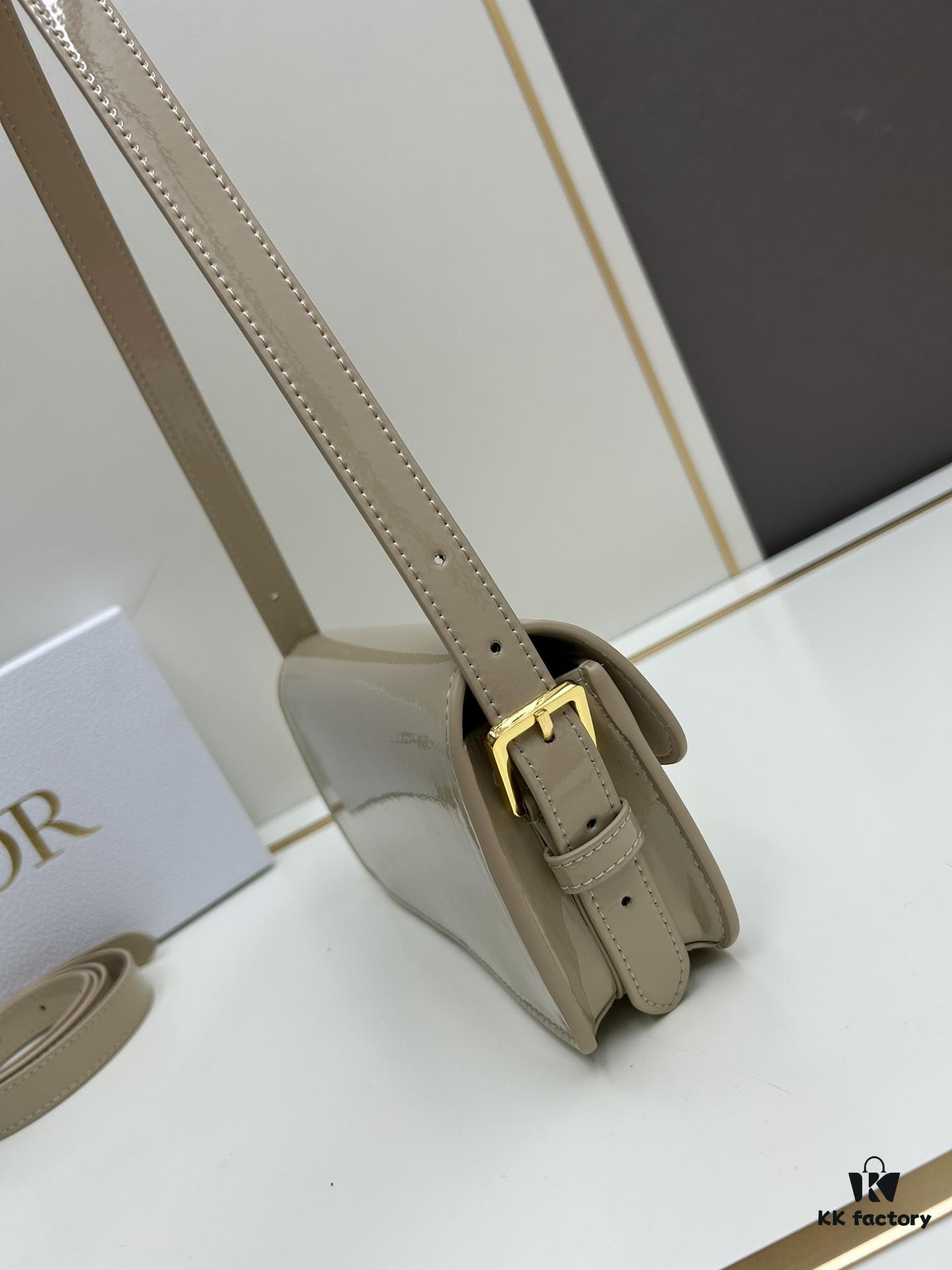 Dior Retro Box Set, Crafted from Cowhide Leather with Unique Letter Embossing, Iconic Logo, Exquisite Craftsmanship, Spacious Compartment Design with Detachable Shoulder Strap for Handheld, Shoulder or Hand-Carry Use – Essential for Daily Outings, Model: 0311, Size: 18*6.5*11cm