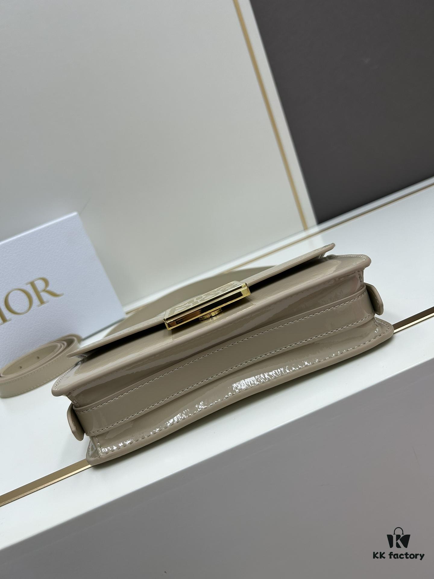 Dior Retro Box Set, Crafted from Cowhide Leather with Unique Letter Embossing, Iconic Logo, Exquisite Craftsmanship, Spacious Compartment Design with Detachable Shoulder Strap for Handheld, Shoulder or Hand-Carry Use – Essential for Daily Outings, Model: 0311, Size: 18*6.5*11cm
