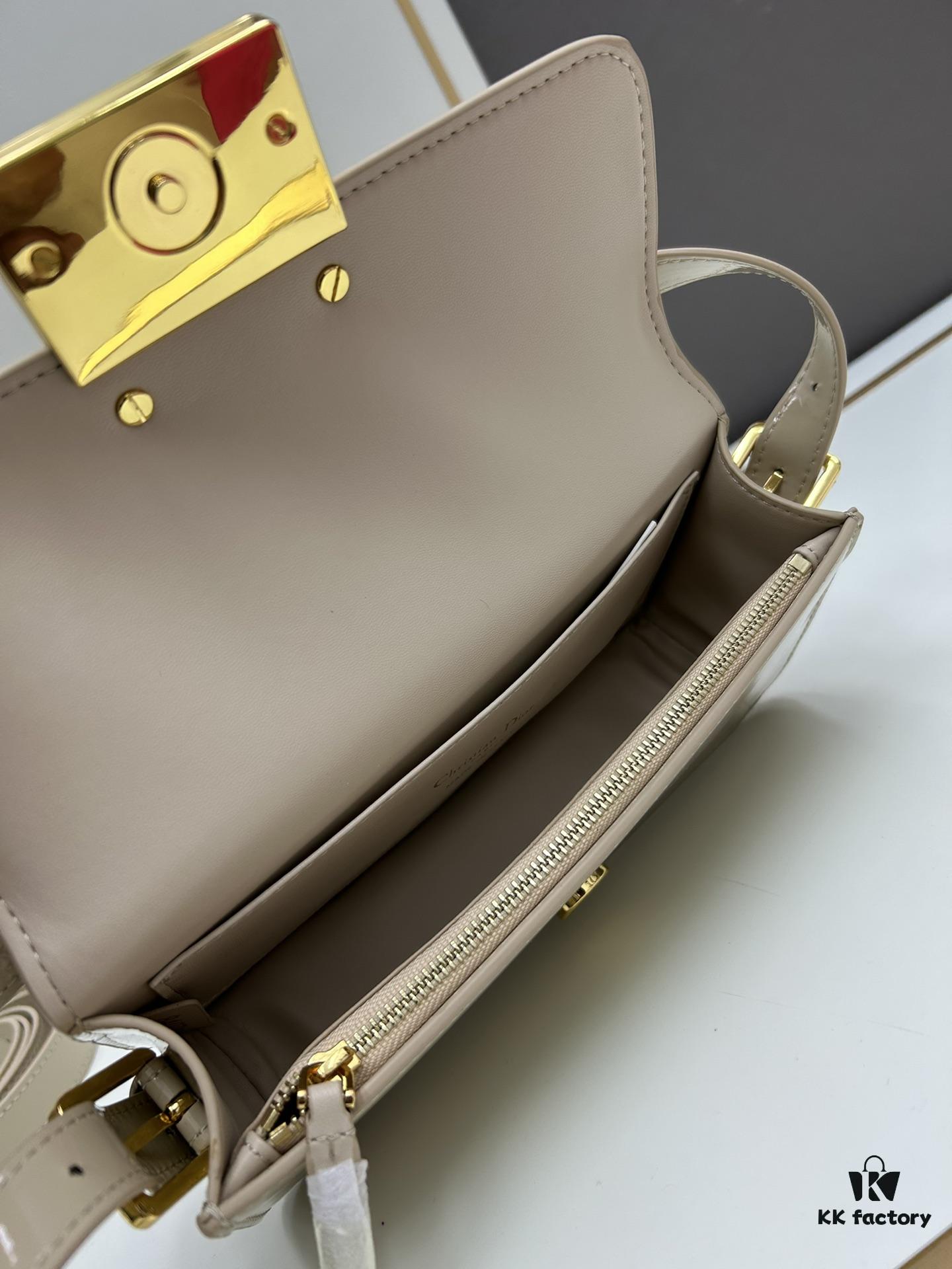 Dior Retro Box Set, Crafted from Cowhide Leather with Unique Letter Embossing, Iconic Logo, Exquisite Craftsmanship, Spacious Compartment Design with Detachable Shoulder Strap for Handheld, Shoulder or Hand-Carry Use – Essential for Daily Outings, Model: 0311, Size: 18*6.5*11cm