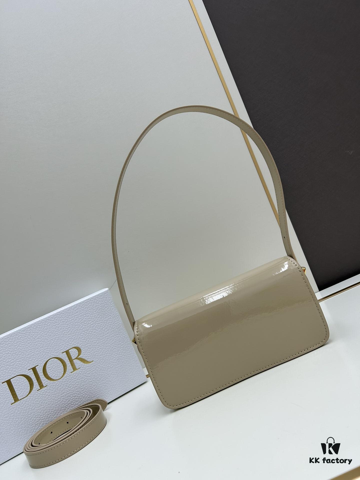 Dior Retro Box Set, Crafted from Cowhide Leather with Unique Letter Embossing, Iconic Logo, Exquisite Craftsmanship, Spacious Compartment Design with Detachable Shoulder Strap for Handheld, Shoulder or Hand-Carry Use – Essential for Daily Outings, Model: 0311, Size: 18*6.5*11cm