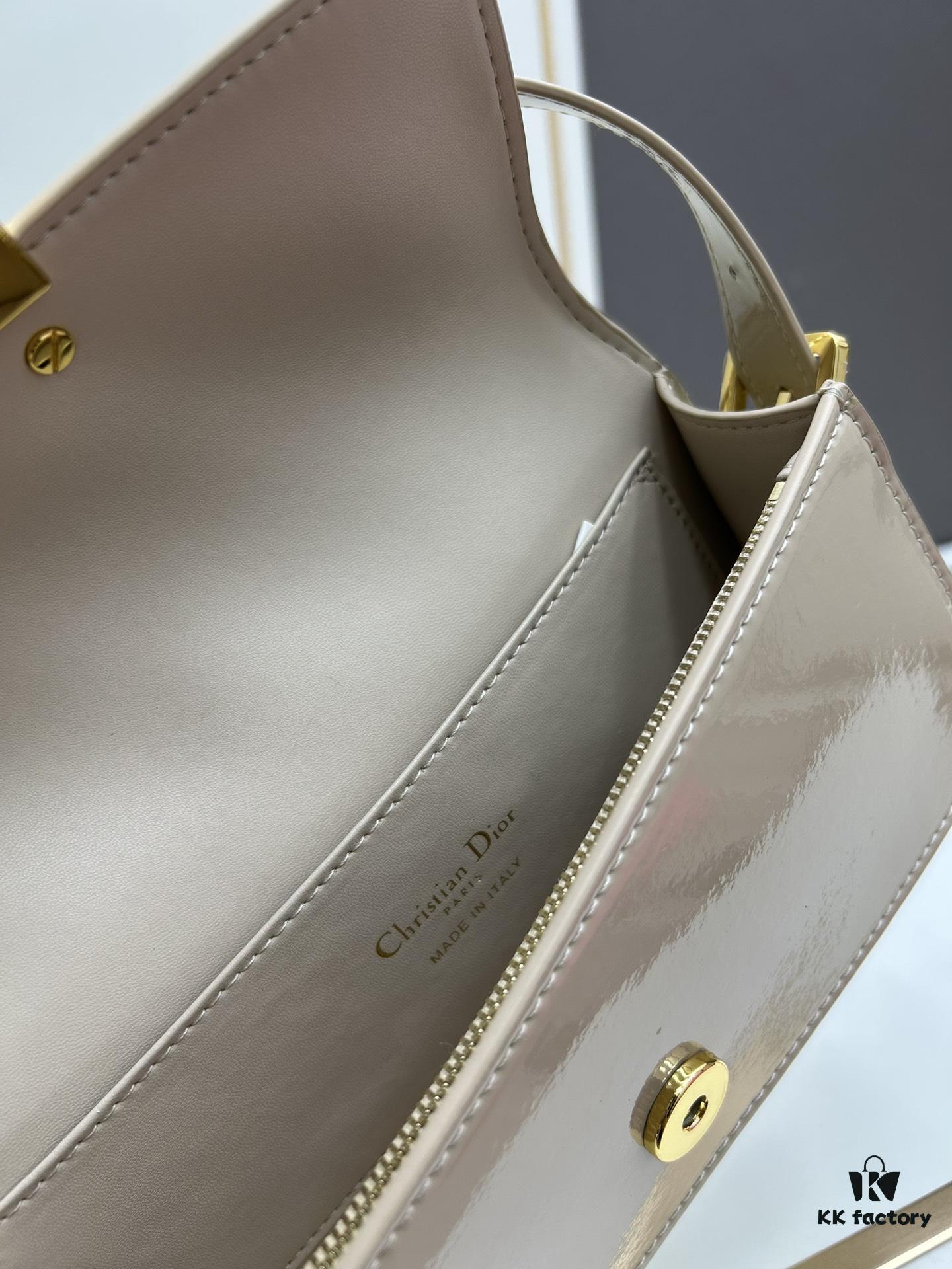 Dior Retro Box Set, Crafted from Cowhide Leather with Unique Letter Embossing, Iconic Logo, Exquisite Craftsmanship, Spacious Compartment Design with Detachable Shoulder Strap for Handheld, Shoulder or Hand-Carry Use – Essential for Daily Outings, Model: 0311, Size: 18*6.5*11cm