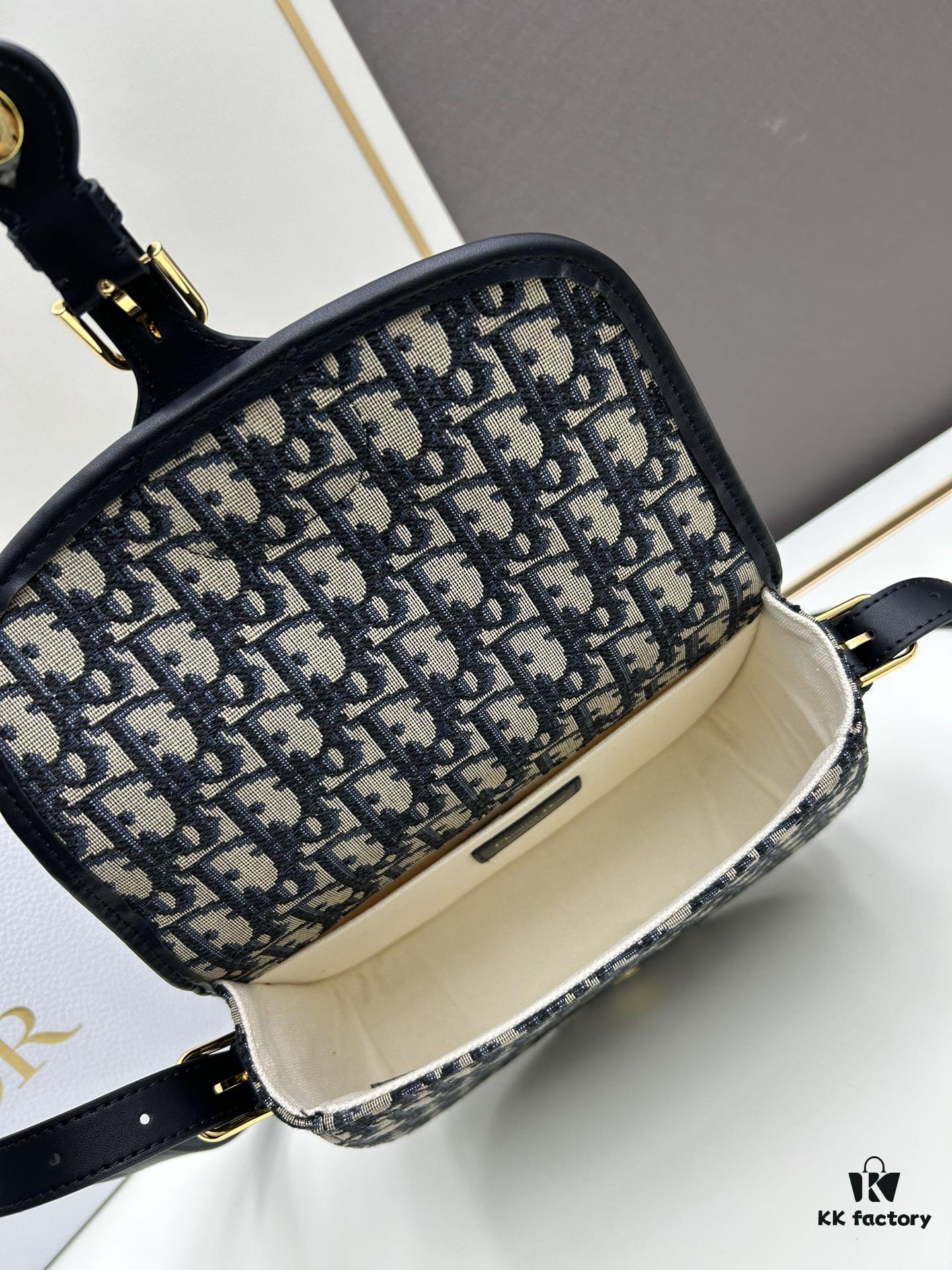 Dior Bobby Bag, Early Autumn New Arrival Vintage Style, Full-Grain Cowhide Leather, 22cm Original Edition