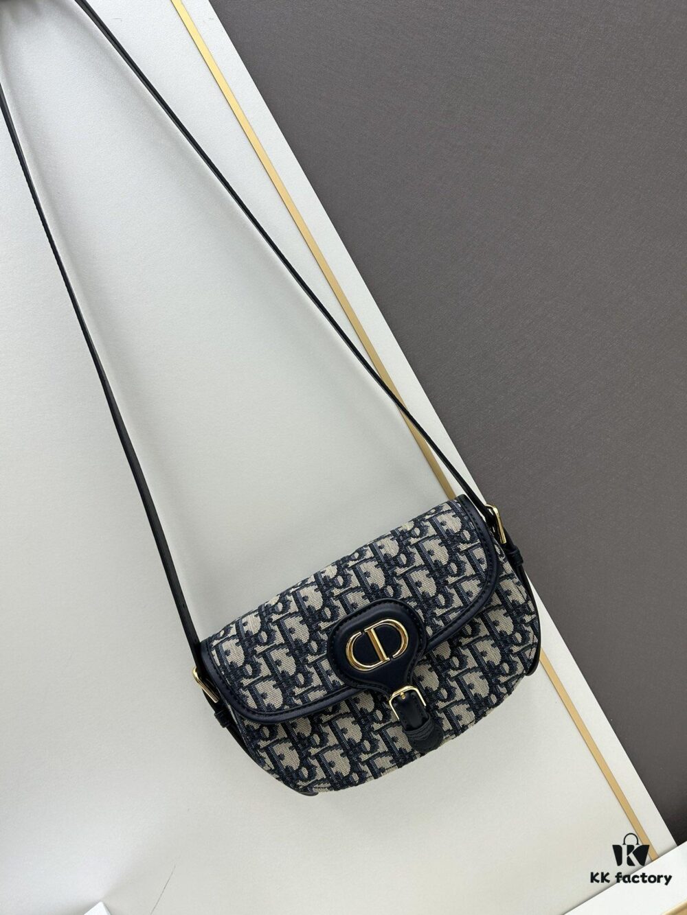 Dior Bobby Bag, Early Autumn New Arrival Vintage Style, Full-Grain Cowhide Texture, Structured Body with Antique Hardware