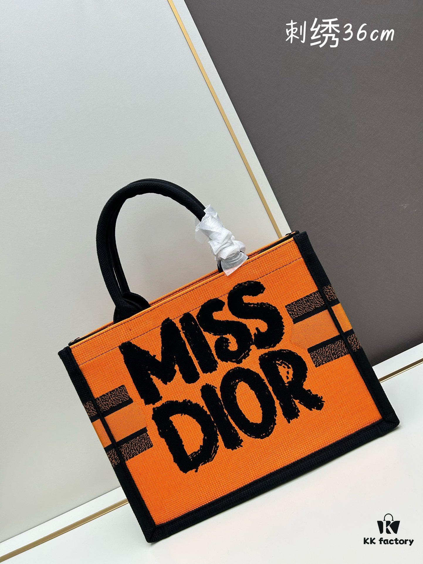 Original Order Large 330, Medium 310, Small 270 [Dior Book Tote]
