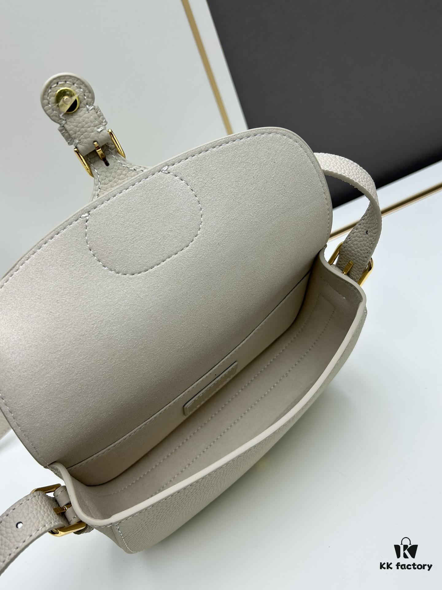 Dior Bobby Tote Bag, Fall Early New Arrival, Vintage Style Cowhide Handbag, Full-Grain Leather, 21-Inch Wide Model