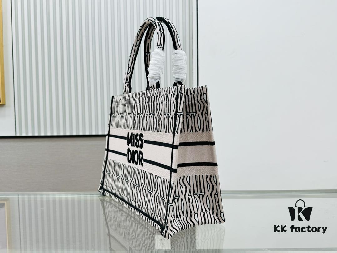 ️Thick Yarn Heavy Fabric Original Order Medium [Dior Book Tote]