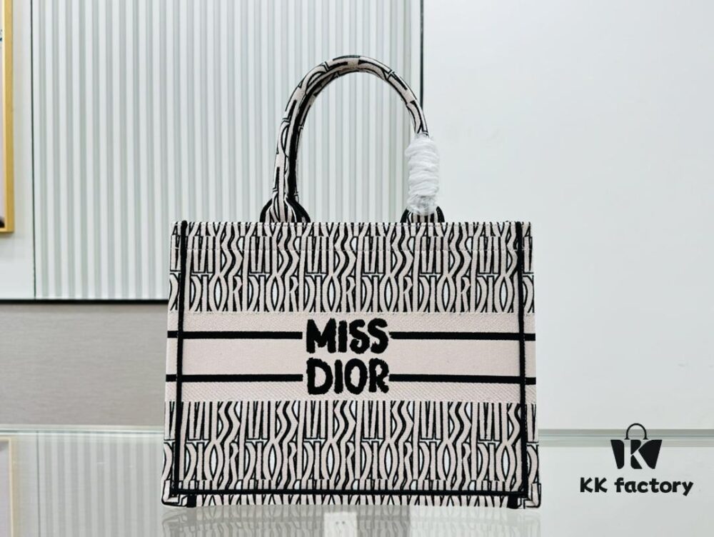 ️Thick Yarn Heavy Fabric Original Order Medium [Dior Book Tote]