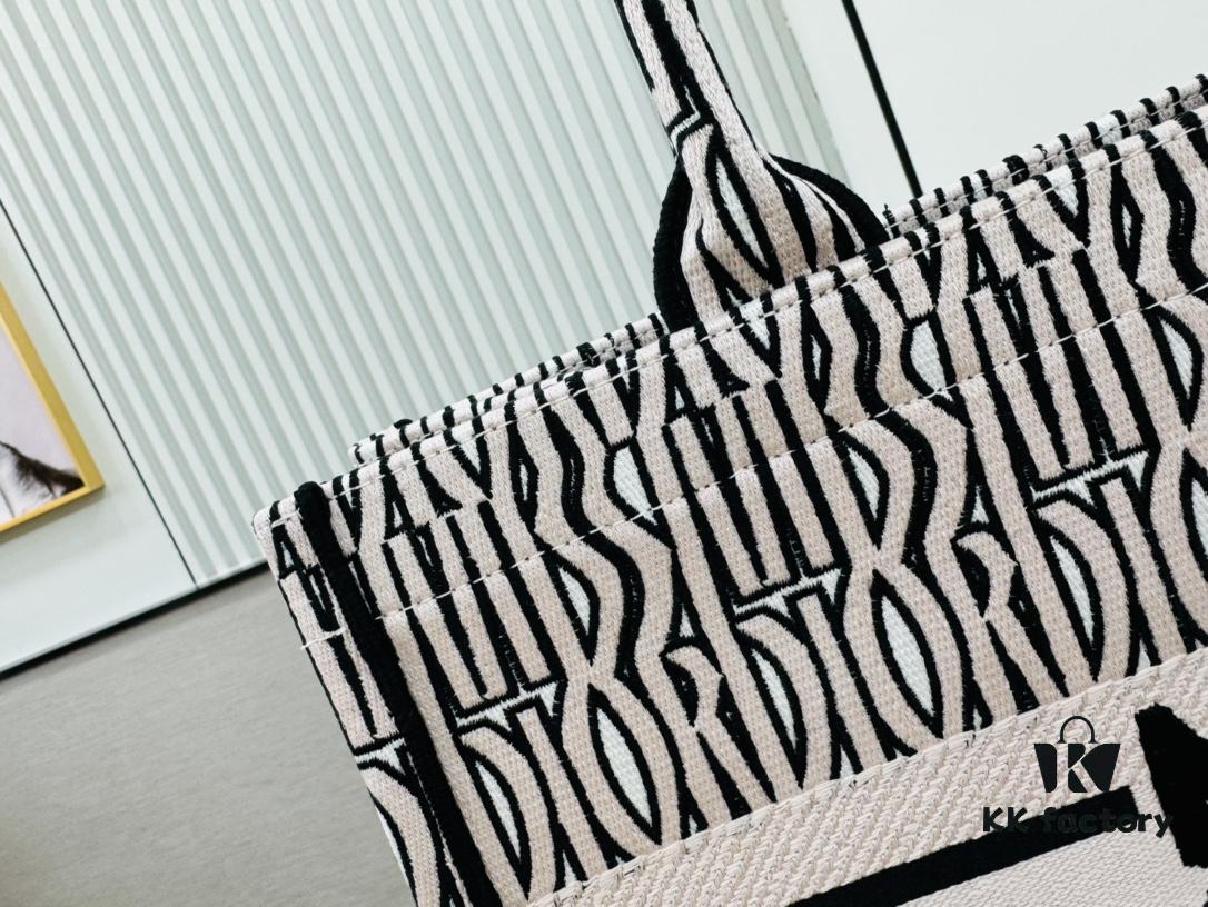 ️Thick Yarn Heavy Fabric Original Order Medium [Dior Book Tote]