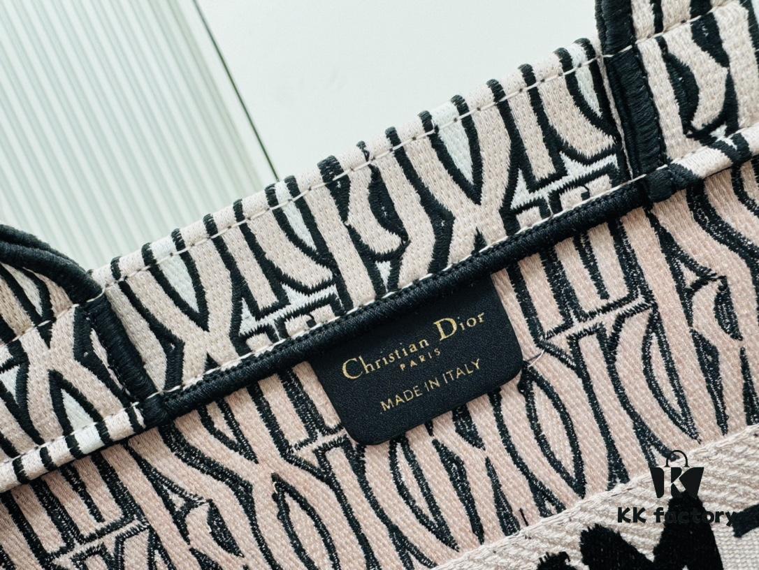 ️Thick Yarn Heavy Fabric Original Order Medium [Dior Book Tote]