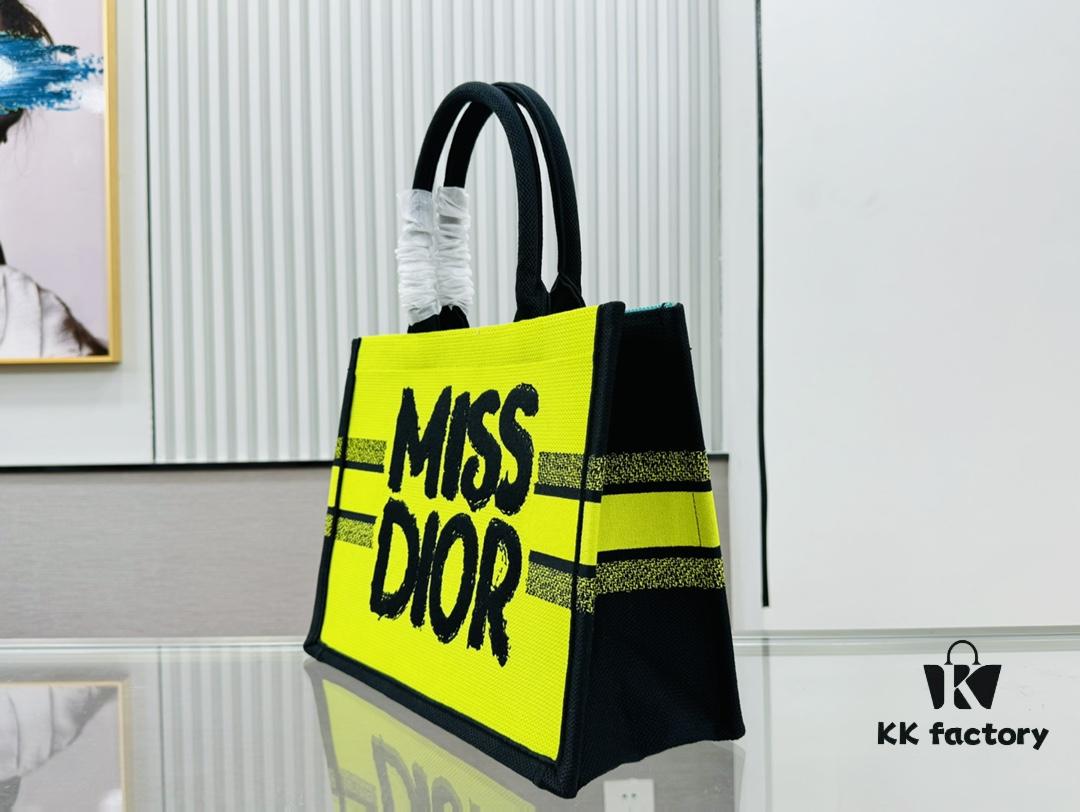 Thick Thread, Heavy Fabric First Quality - Medium Di0r Book Tote