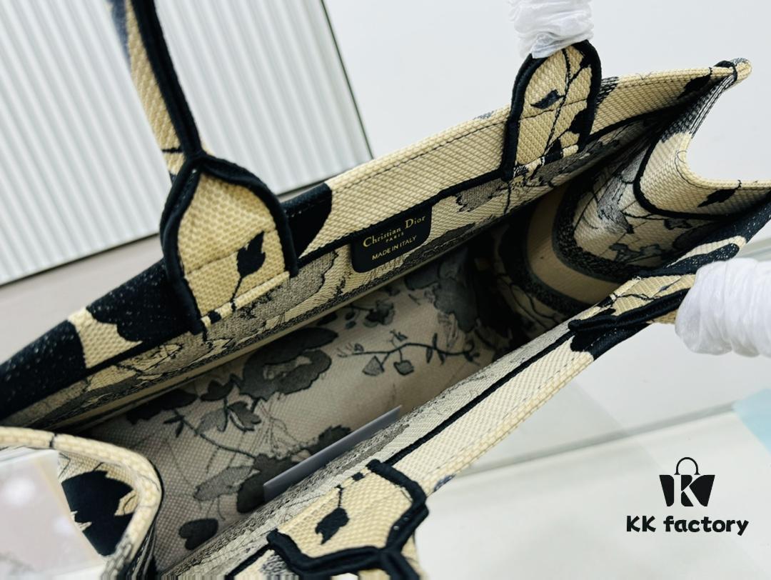 Thick Thread, Heavy Fabric Original Order Medium Di0r Book Tote