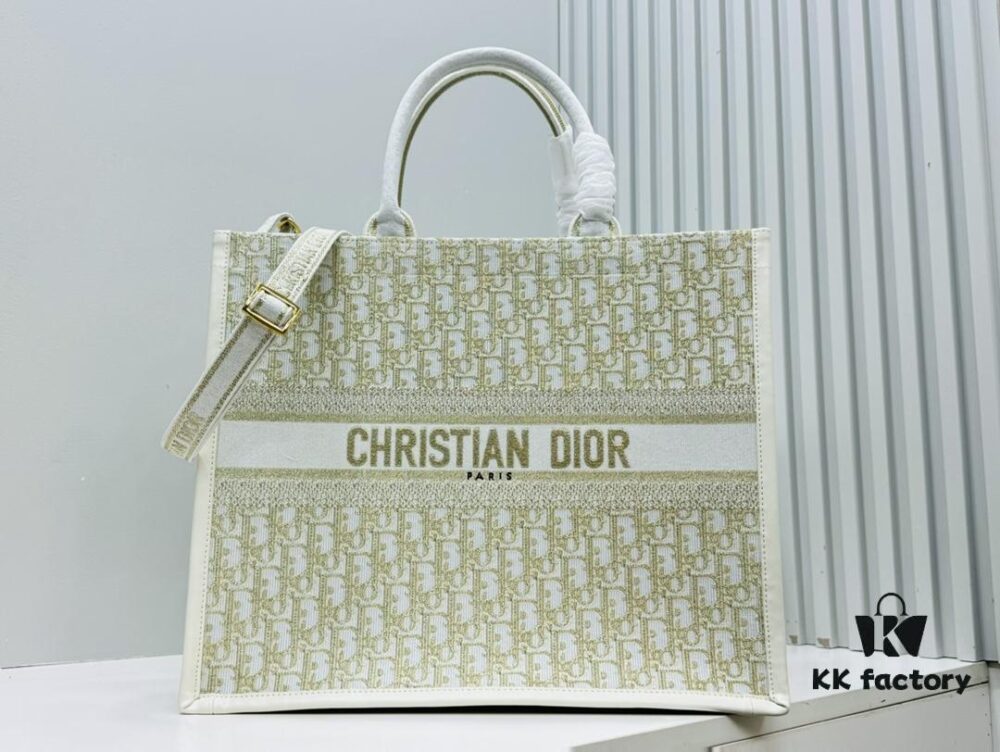 Dior Book Tote24 Early Spring New Arrival