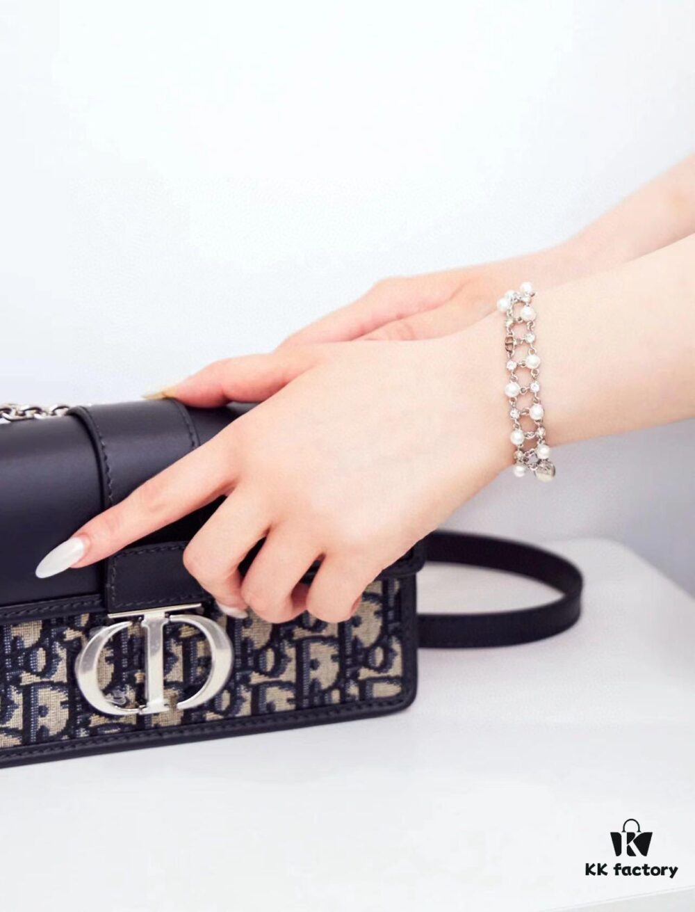 Dior 30 Montaigne Mini Bag with Box and Authentic Silver Hardware 🔥【New Small Size】