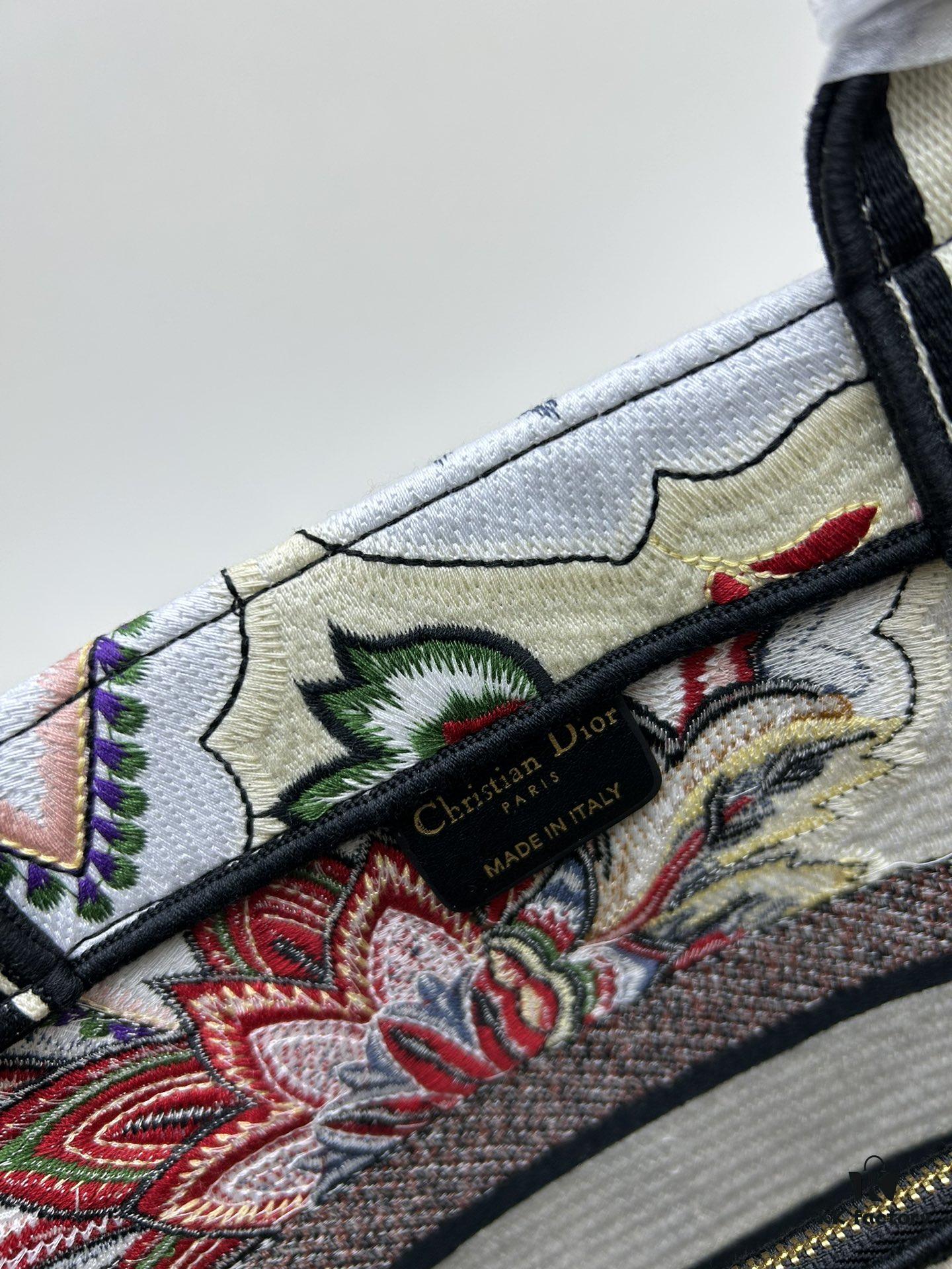 Dior ❤ (With Mini Bag + Strap) New Embroidered Basket Bag