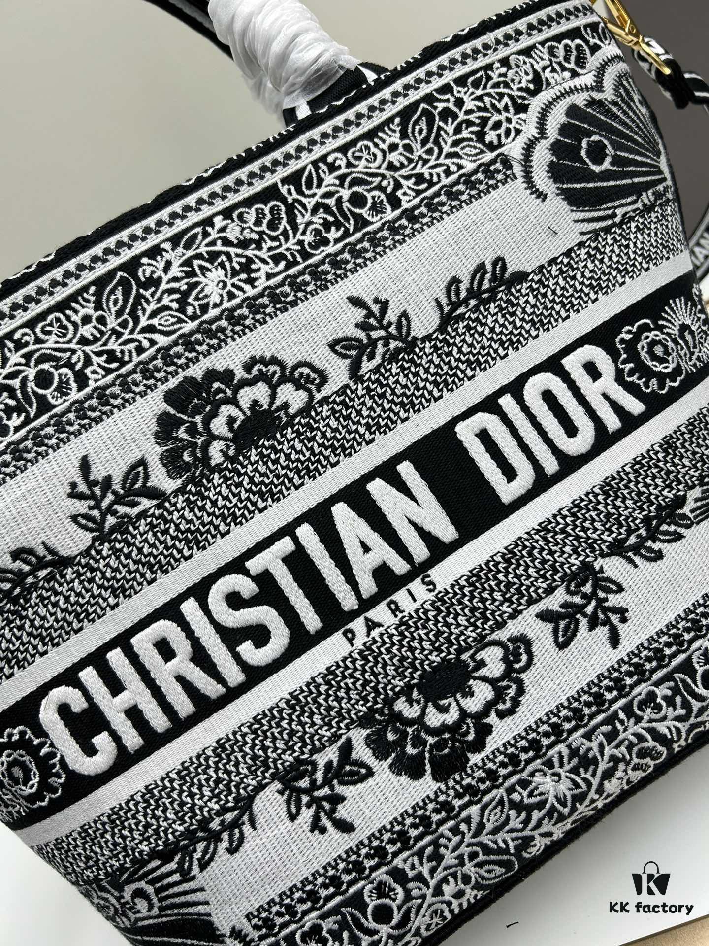 Dior ❤ (With Mini Bag + Strap) New Embroidered Basket Handbag